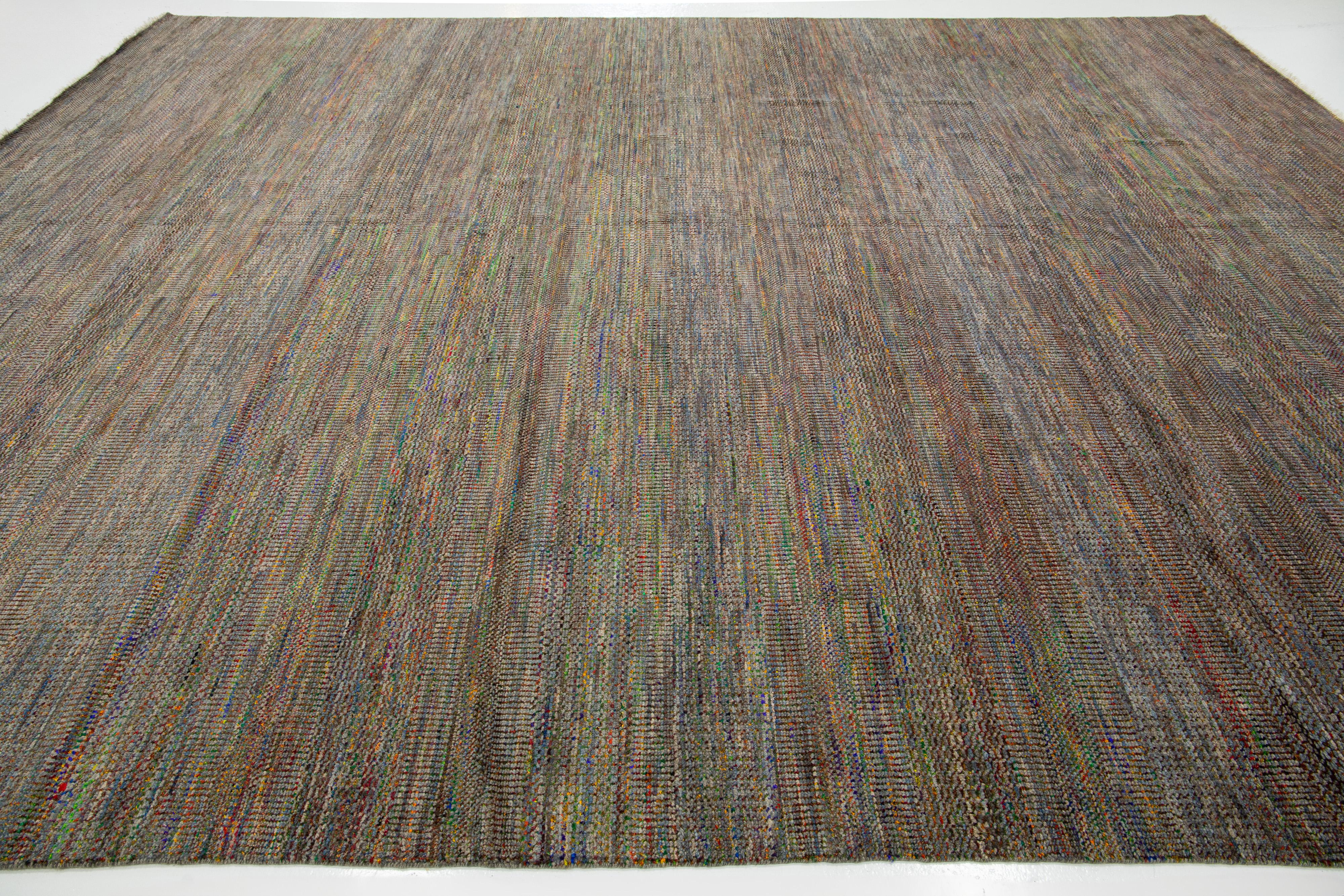 Contemporary Savannah Wool Rug Handmade With Multicolor Geometric Pattern im Zustand „Neu“ im Angebot in Norwalk, CT
