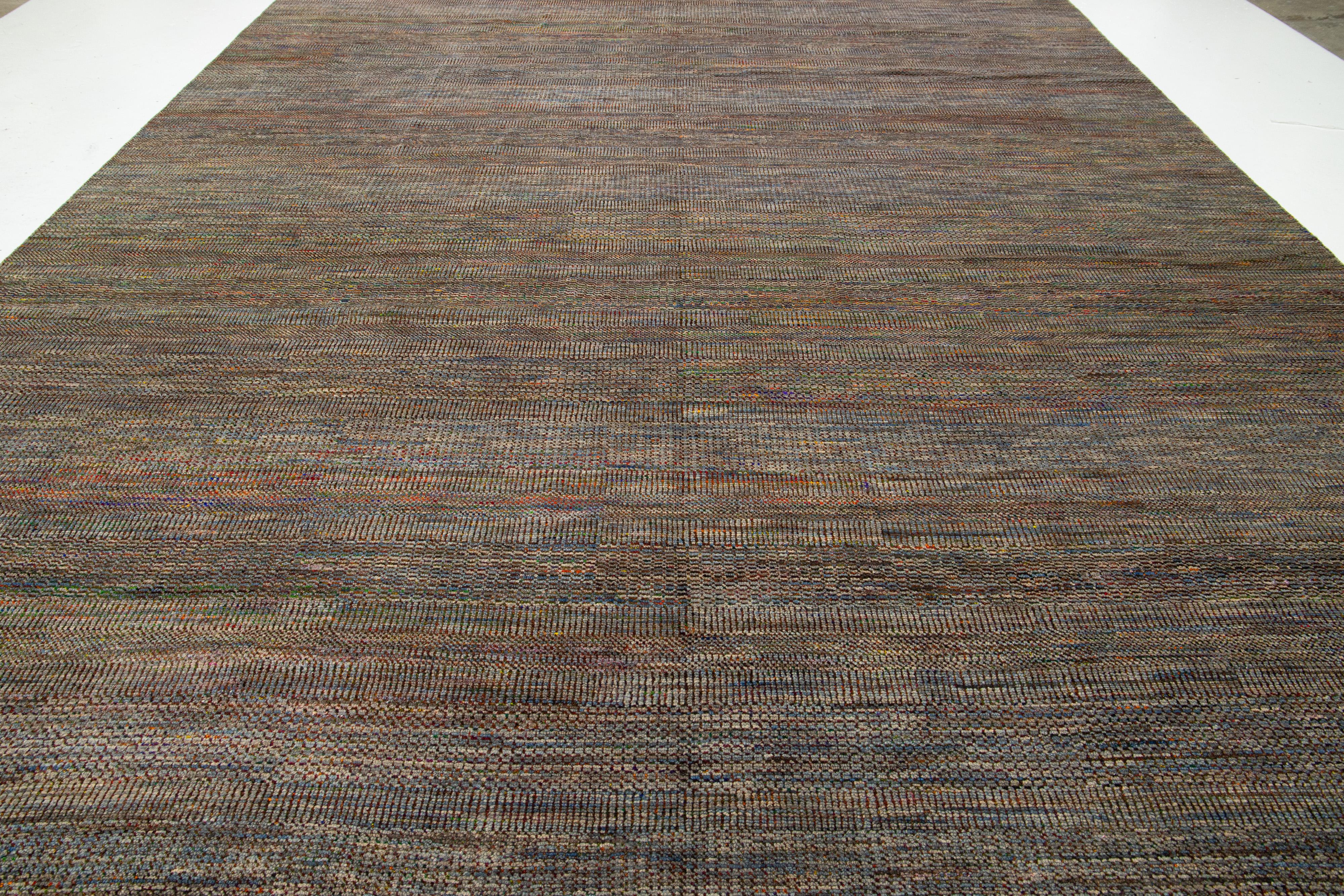Contemporary Savannah Wool Rug Handmade With Multicolor Geometric Pattern (Wolle) im Angebot