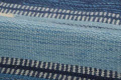 Moderner skandinavischer Wollteppich mit blauem Karomuster von Rug & Kilim, Indien