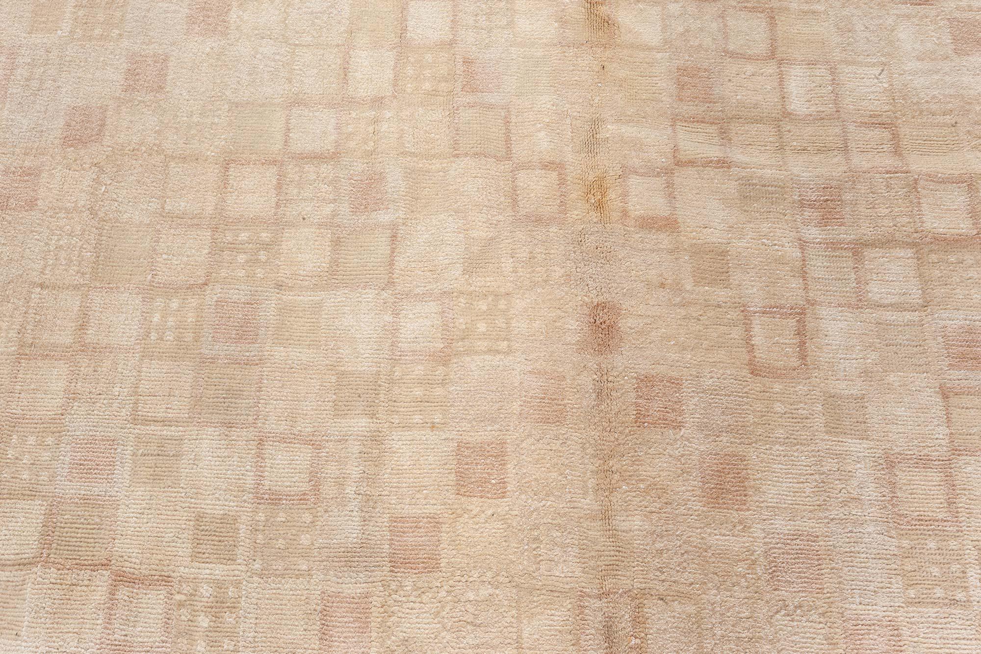 Tappeto tibetano contemporaneo di design scandinavo realizzato a mano da Doris Leslie Blau.
Dimensioni: 9,10