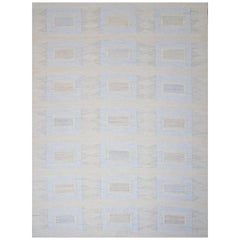 Tapis scandinave contemporain avec champ de carrés au design bleu et marron