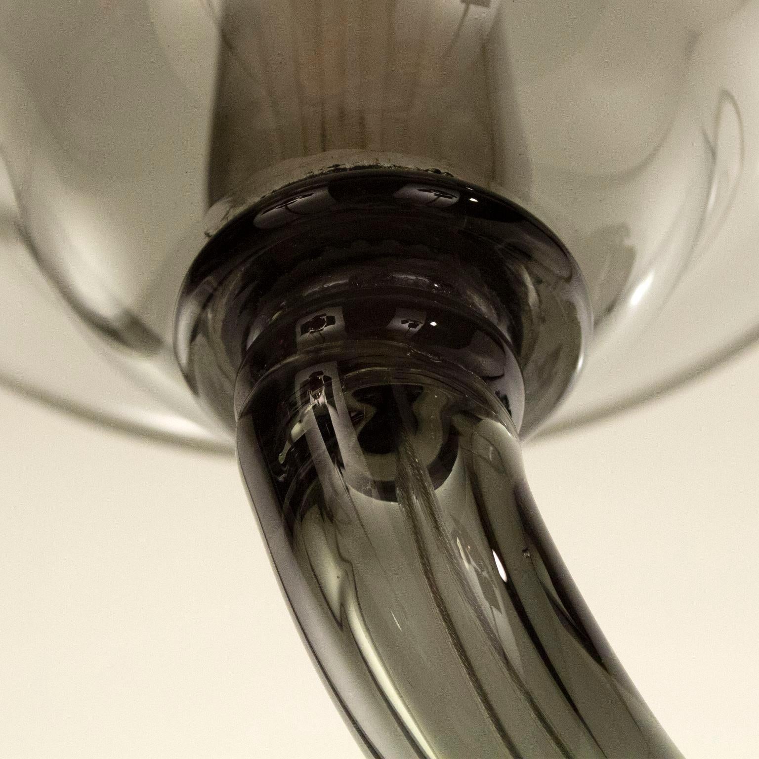 Zeitgenössische Wandleuchter, 1 Arm, glänzendes dunkelgraues Muranoglas von Multiforme (21. Jahrhundert und zeitgenössisch) im Angebot
