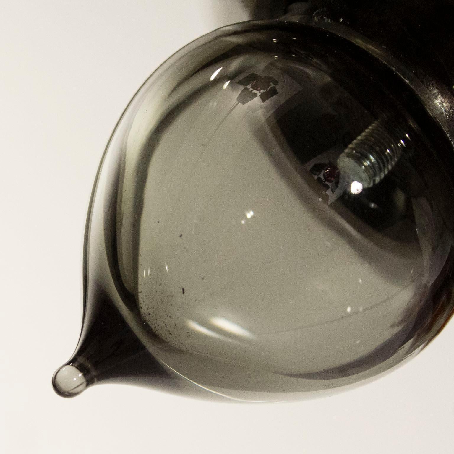 Zeitgenössische Wandleuchter, 1 Arm, glänzendes dunkelgraues Muranoglas von Multiforme (Geblasenes Glas) im Angebot