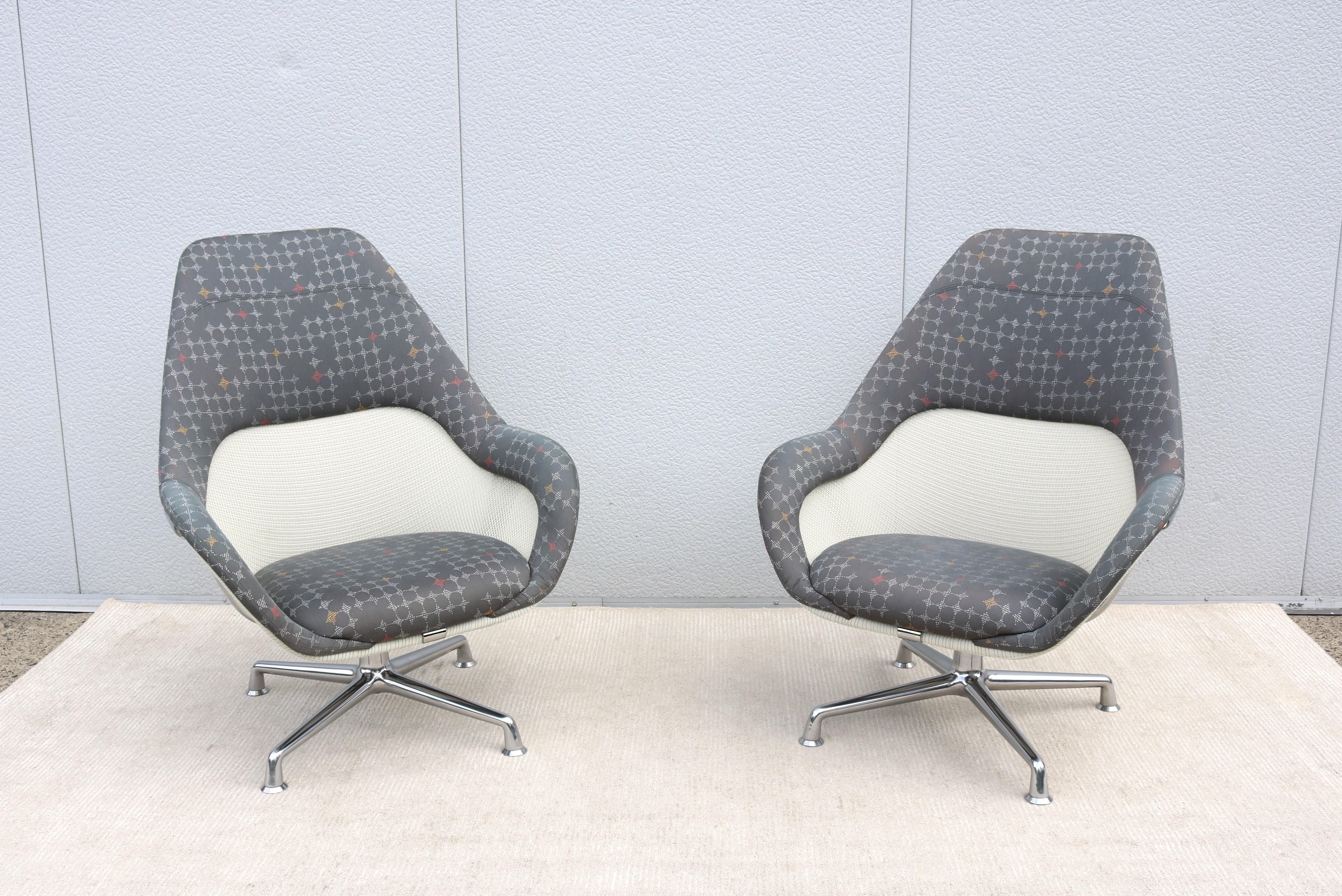 Contemporary Scott Wilson für Coalesse SW_1 Grauer Hochlehner-Lounge-Drehstuhl (Poliert) im Angebot