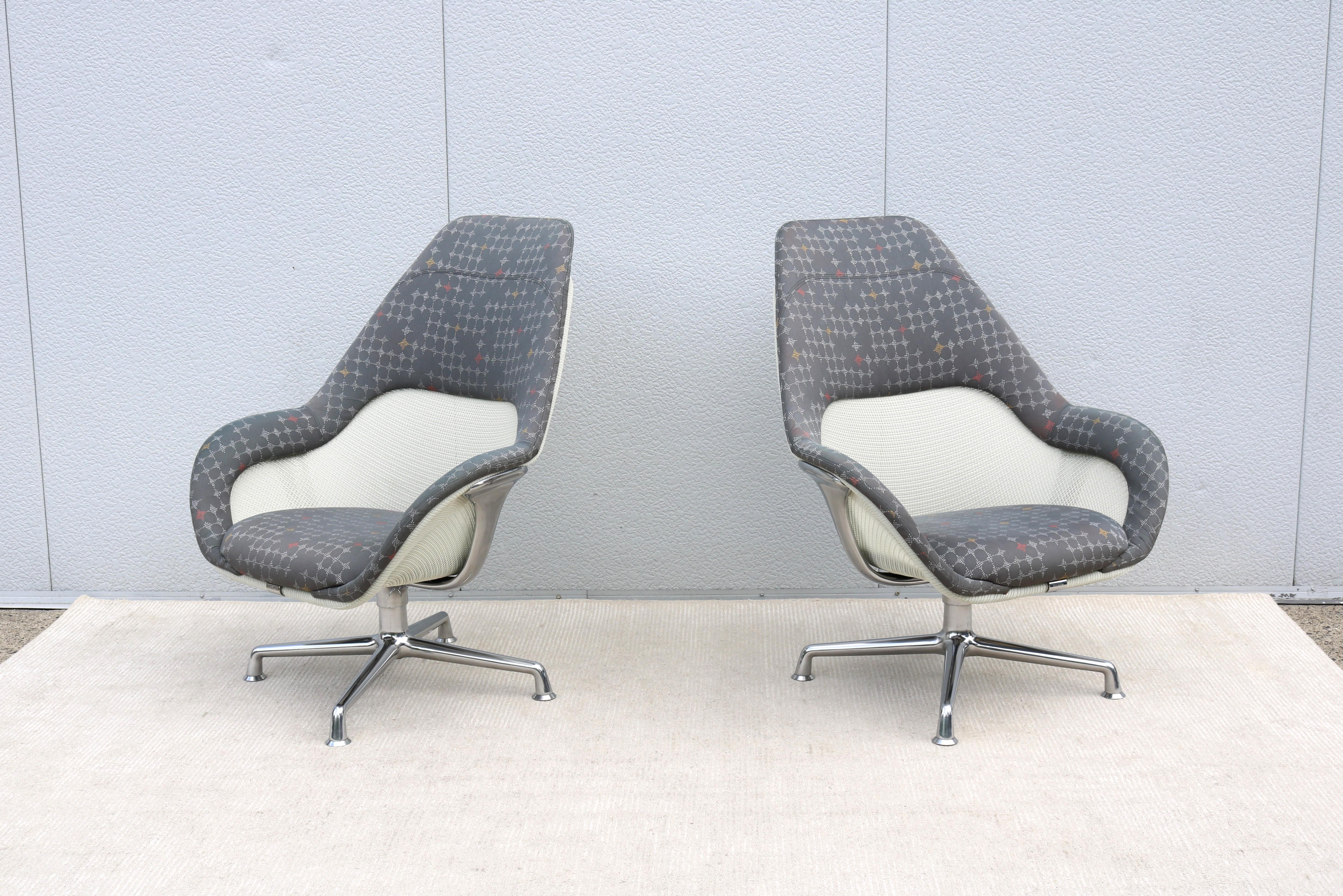 Contemporary Scott Wilson für Coalesse SW_1 Grauer Hochlehner-Lounge-Drehstuhl (Aluminium) im Angebot
