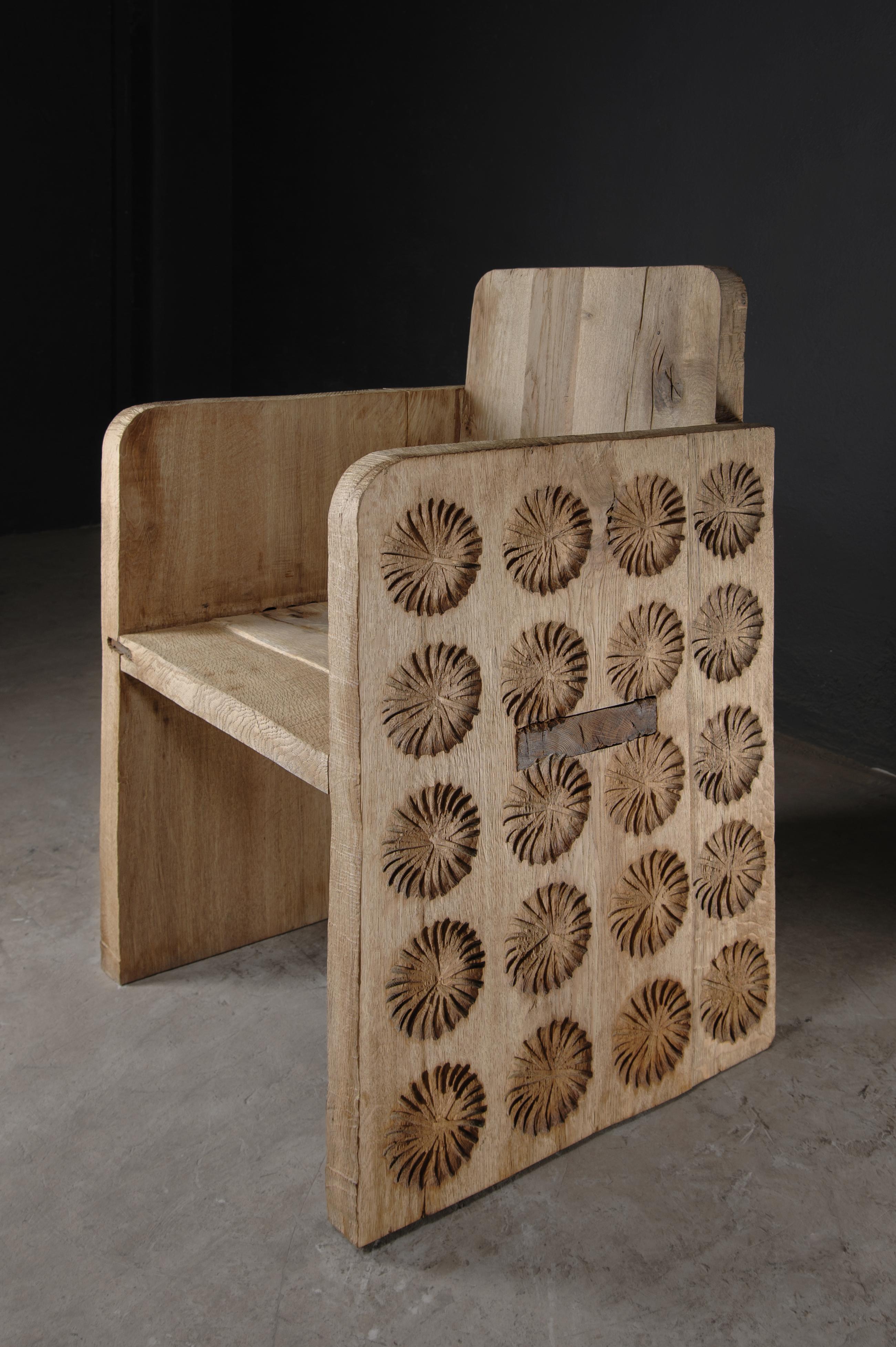 Sillón Esculpido Contemporáneo, Patrón de Flores, Madera Maciza de Roble, Claro en venta 5