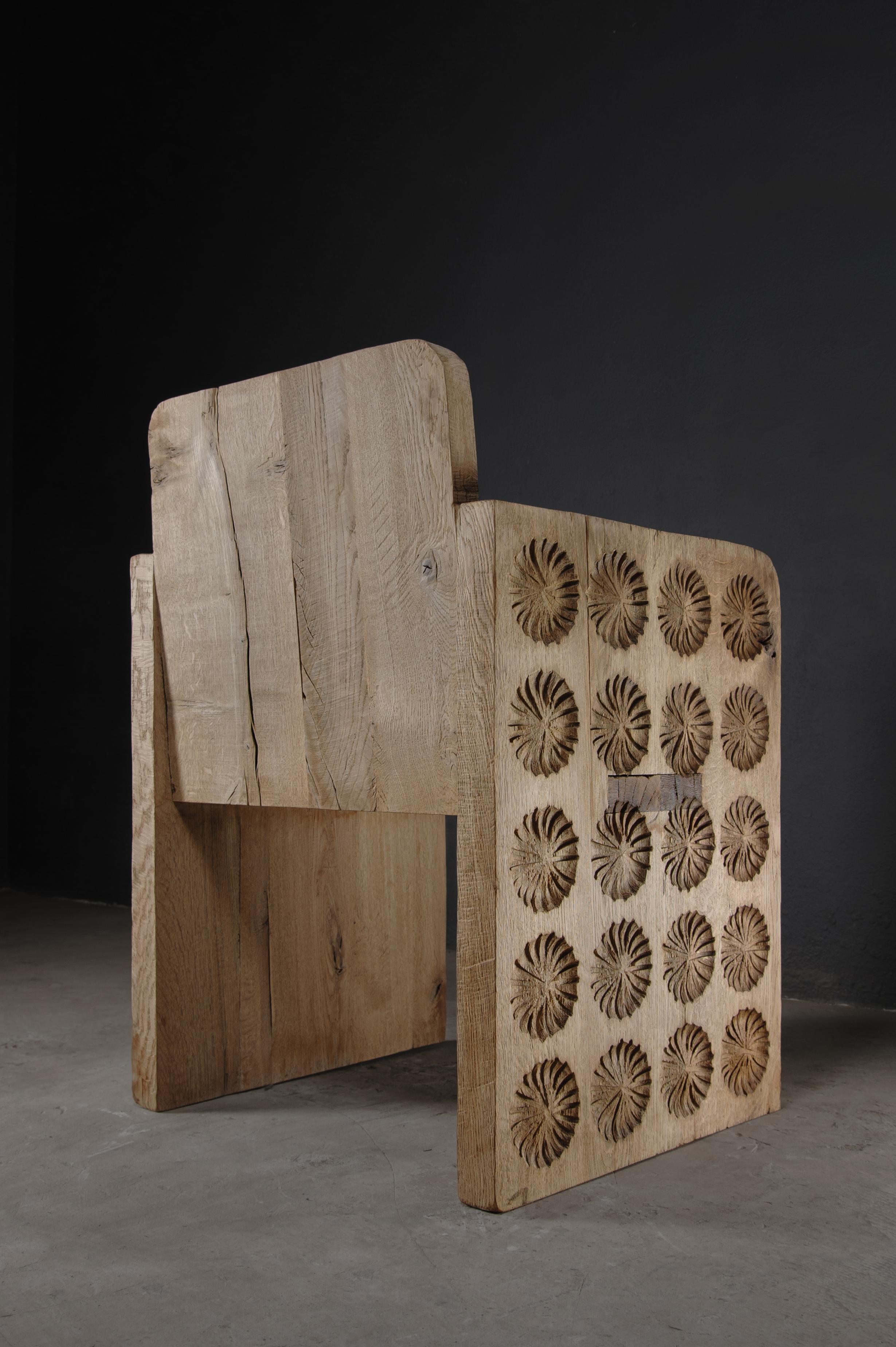 Sillón Esculpido Contemporáneo, Patrón de Flores, Madera Maciza de Roble, Claro en venta 10