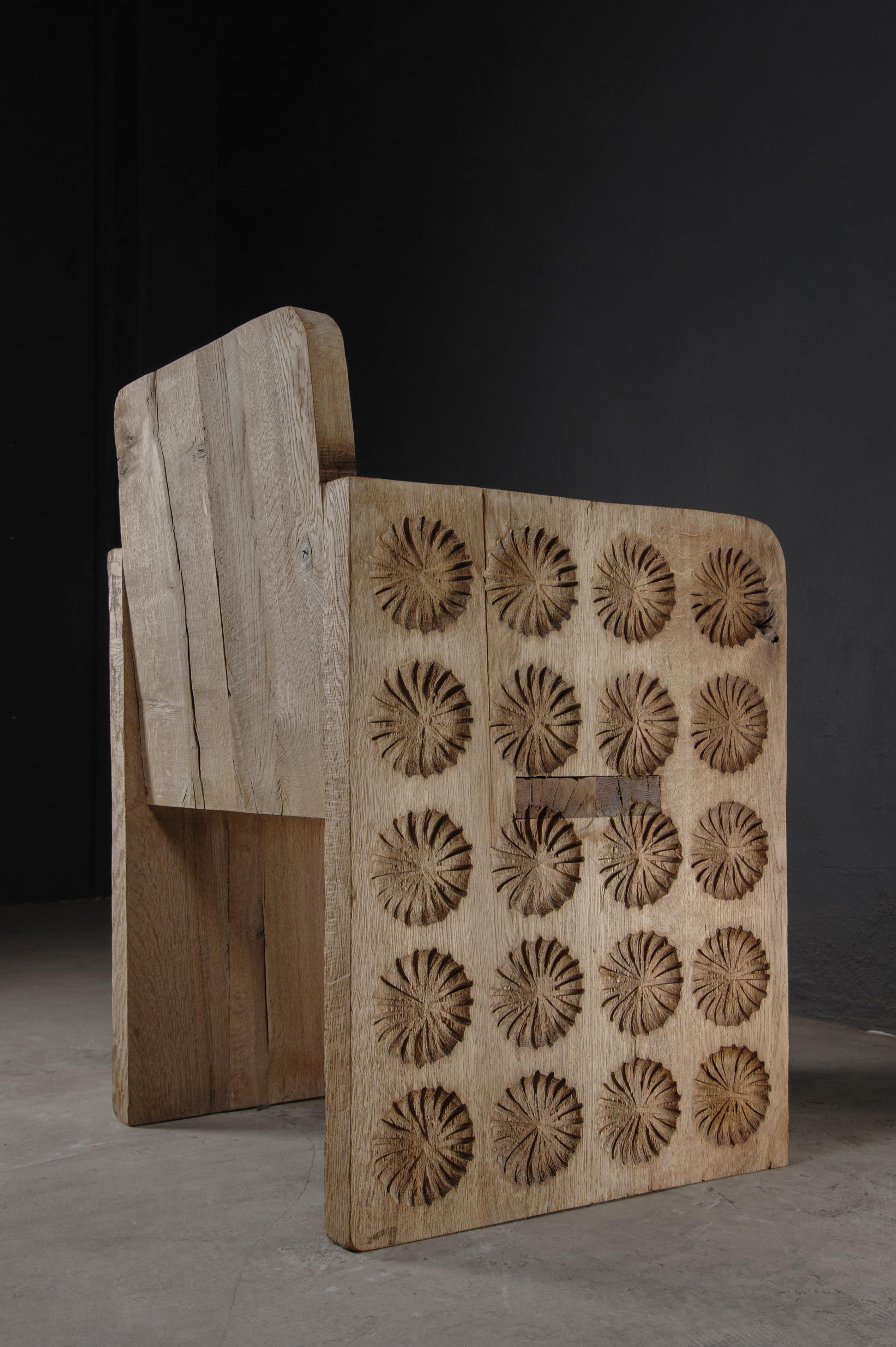 Sillón Esculpido Contemporáneo, Patrón de Flores, Madera Maciza de Roble, Claro en venta 11