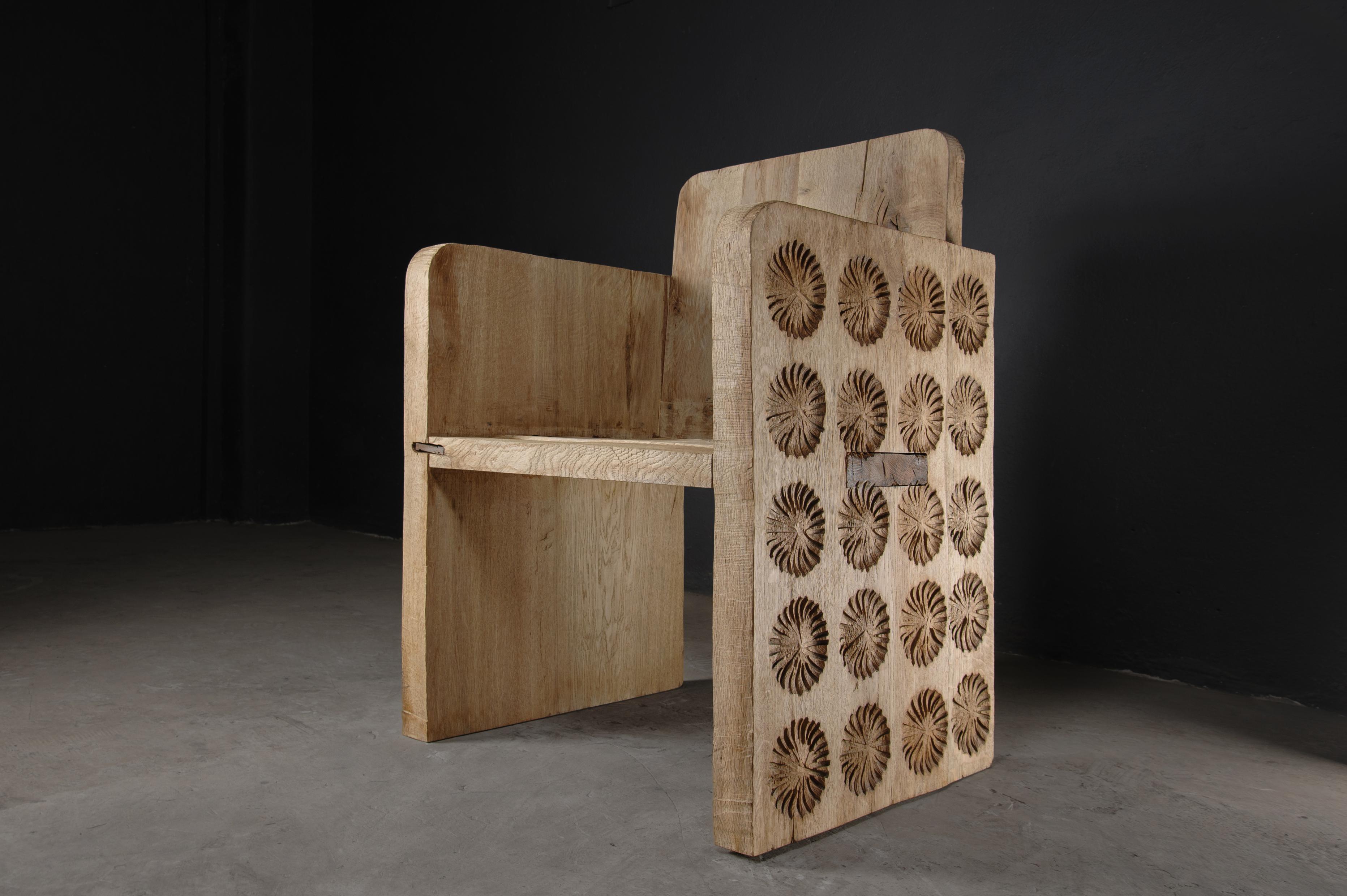 Silla Contemporánea Esculpida con 2 Patas en Madera Maciza de Roble, Clara
Patrón: Flores

Dimensiones : Al. 97 x L.69 x P.58 / SH. 45 cm

El estudio de diseño SÓHA concibe y produce muebles de diseño y objetos decorativos de roble macizo con un