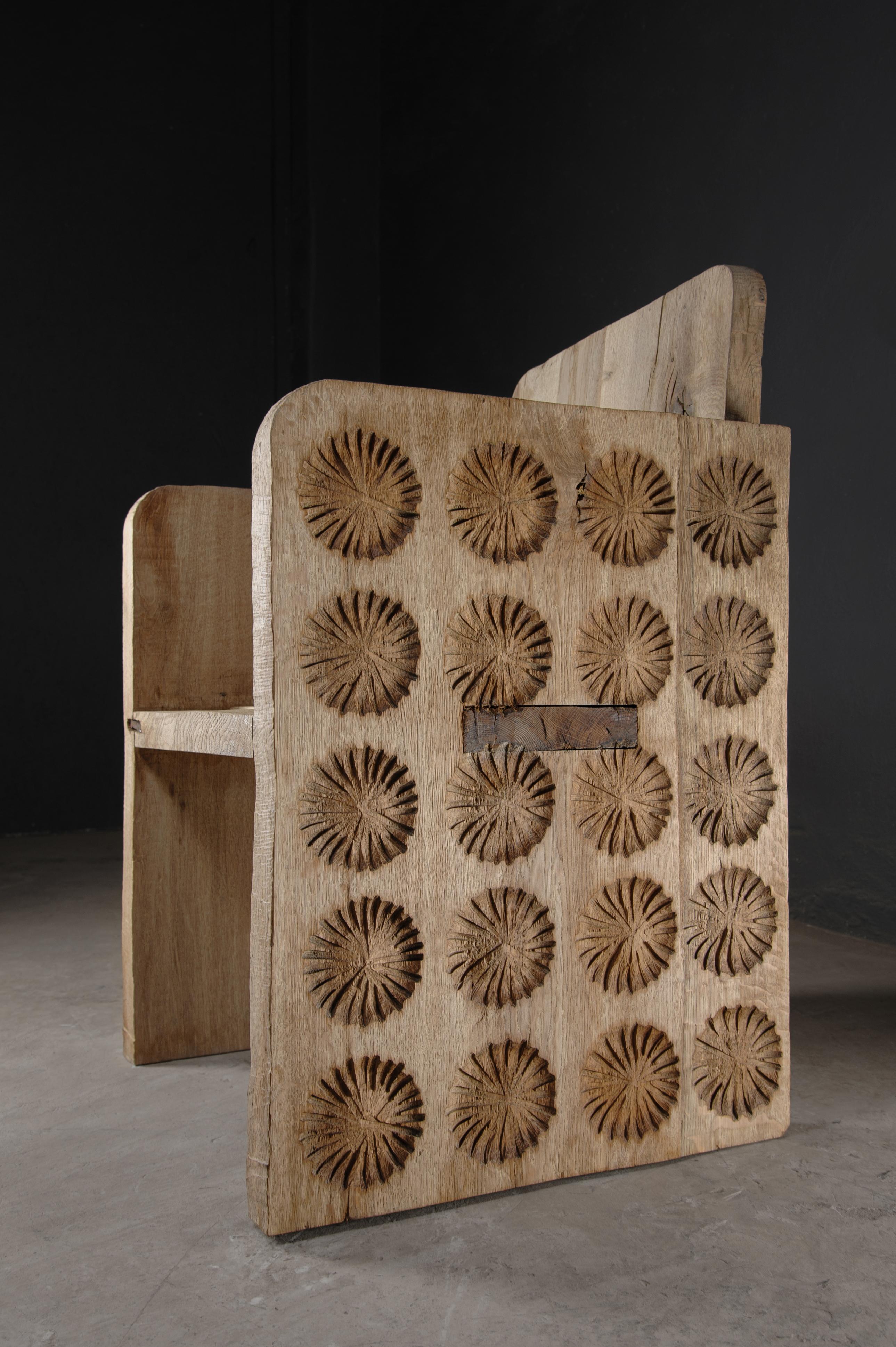 Sillón Esculpido Contemporáneo, Patrón de Flores, Madera Maciza de Roble, Claro Ruso en venta