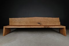 Panca scolpita contemporanea con schienale N1 di Soha Concept, Oak massiccio