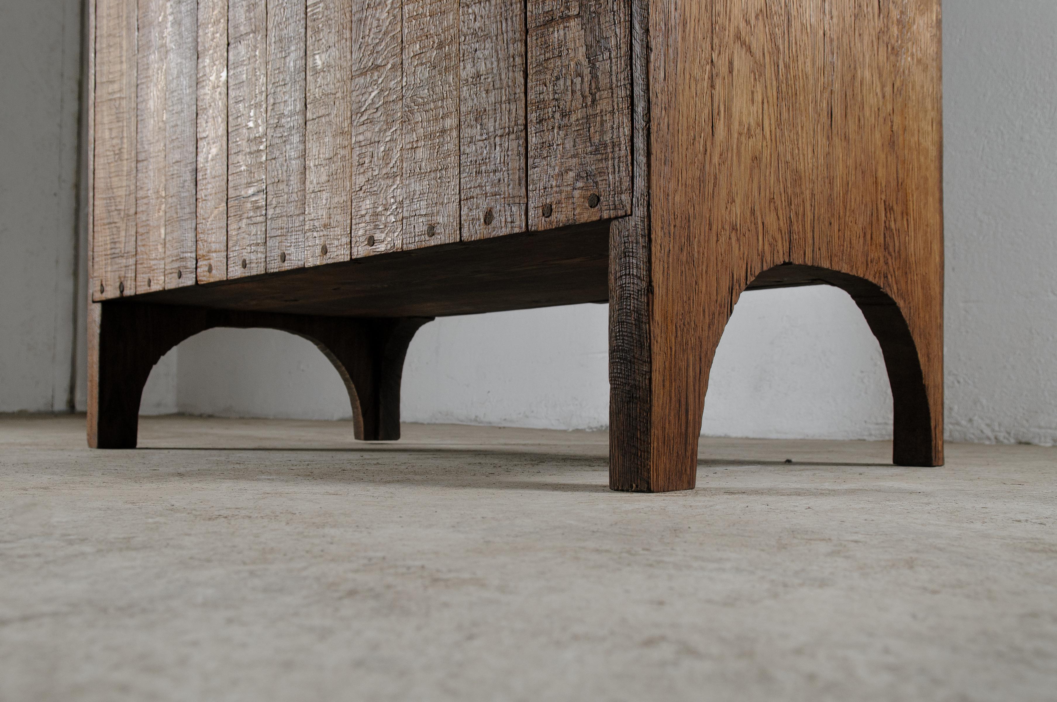 Buffet contemporaneo scolpito in Oak massiccio in vendita 5