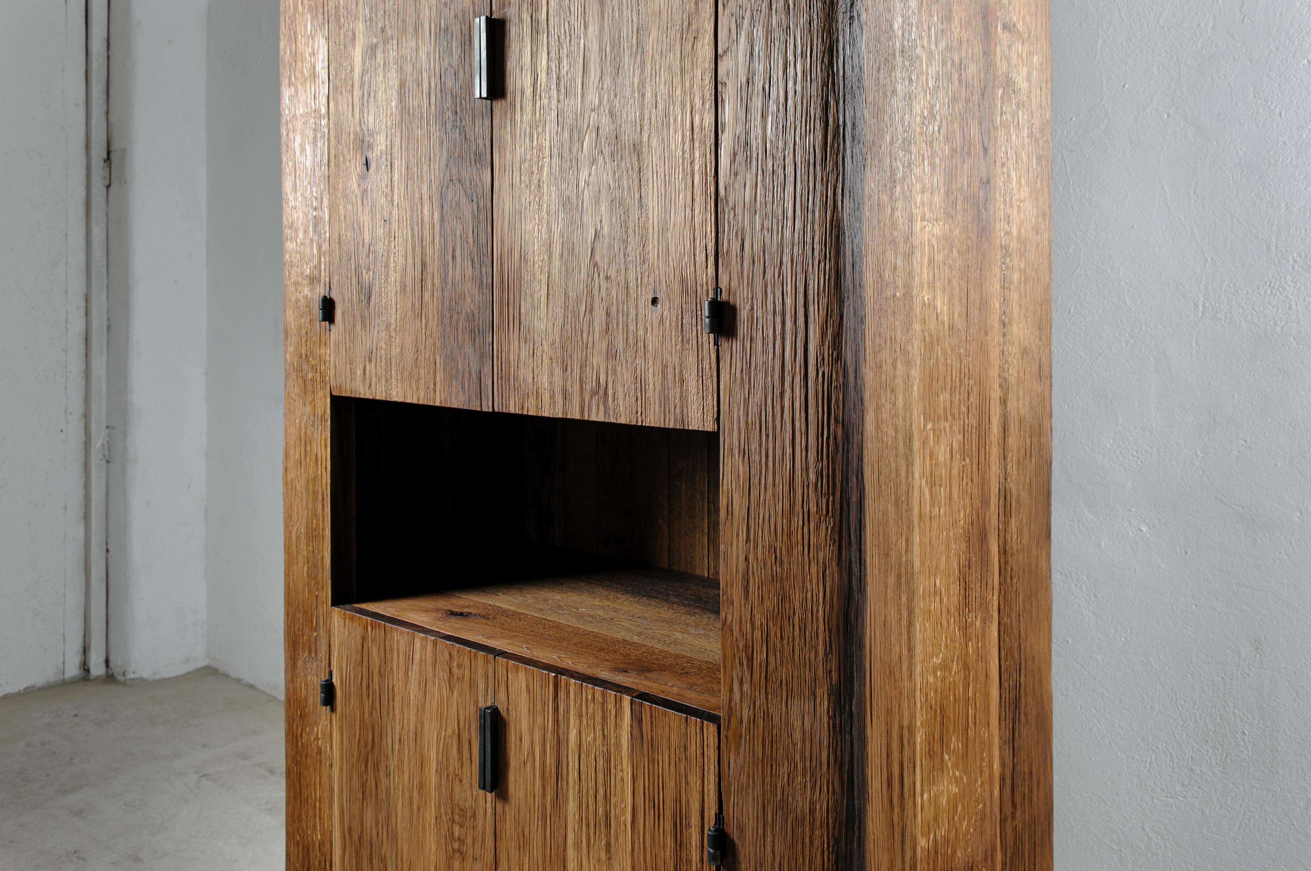 Contemporary Sculpted Buffet in Solid Oak In New Condition For Sale In Paris, FR