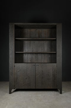 Armario alto esculpido contemporáneo en roble negro macizo