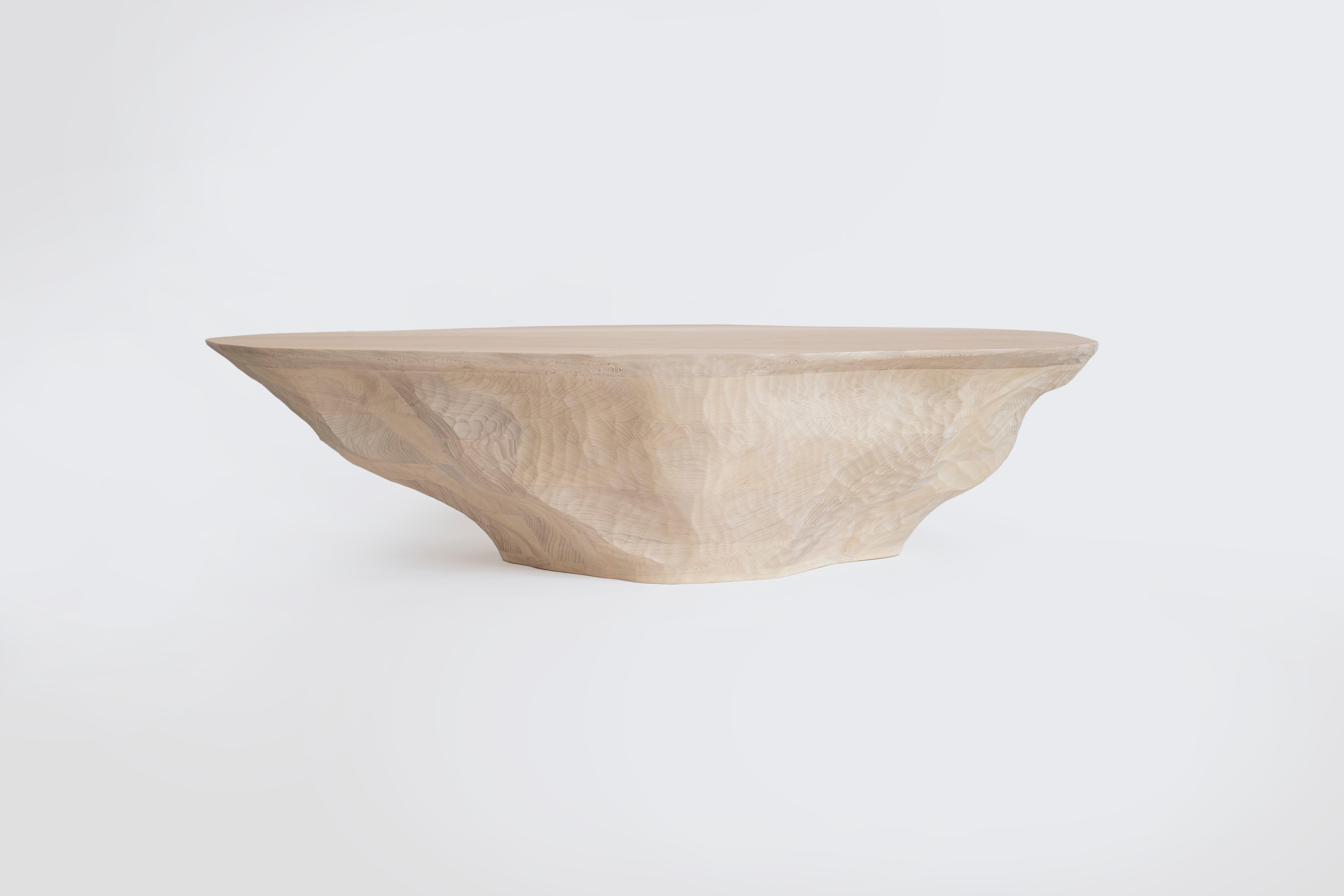 Fait main Table basse contemporaine sculptée Intuitive Archaisme en vente