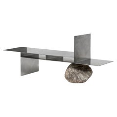 Console contemporanea scolpita in acciaio inossidabile con pietre naturali di Lee Sisan