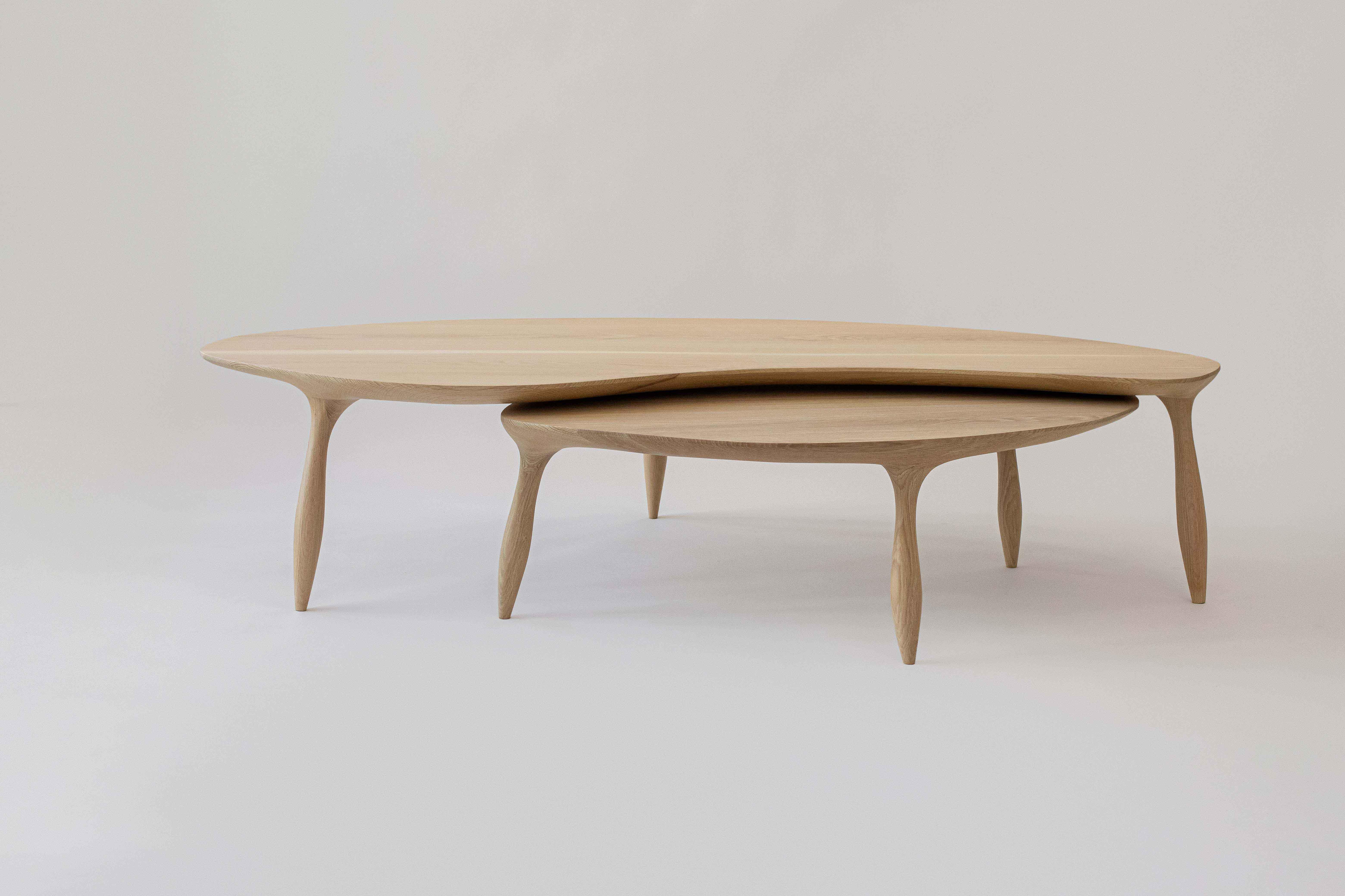 Contemporary Holzskulptur BTRFL duo Couchtisch (Handgefertigt) im Angebot