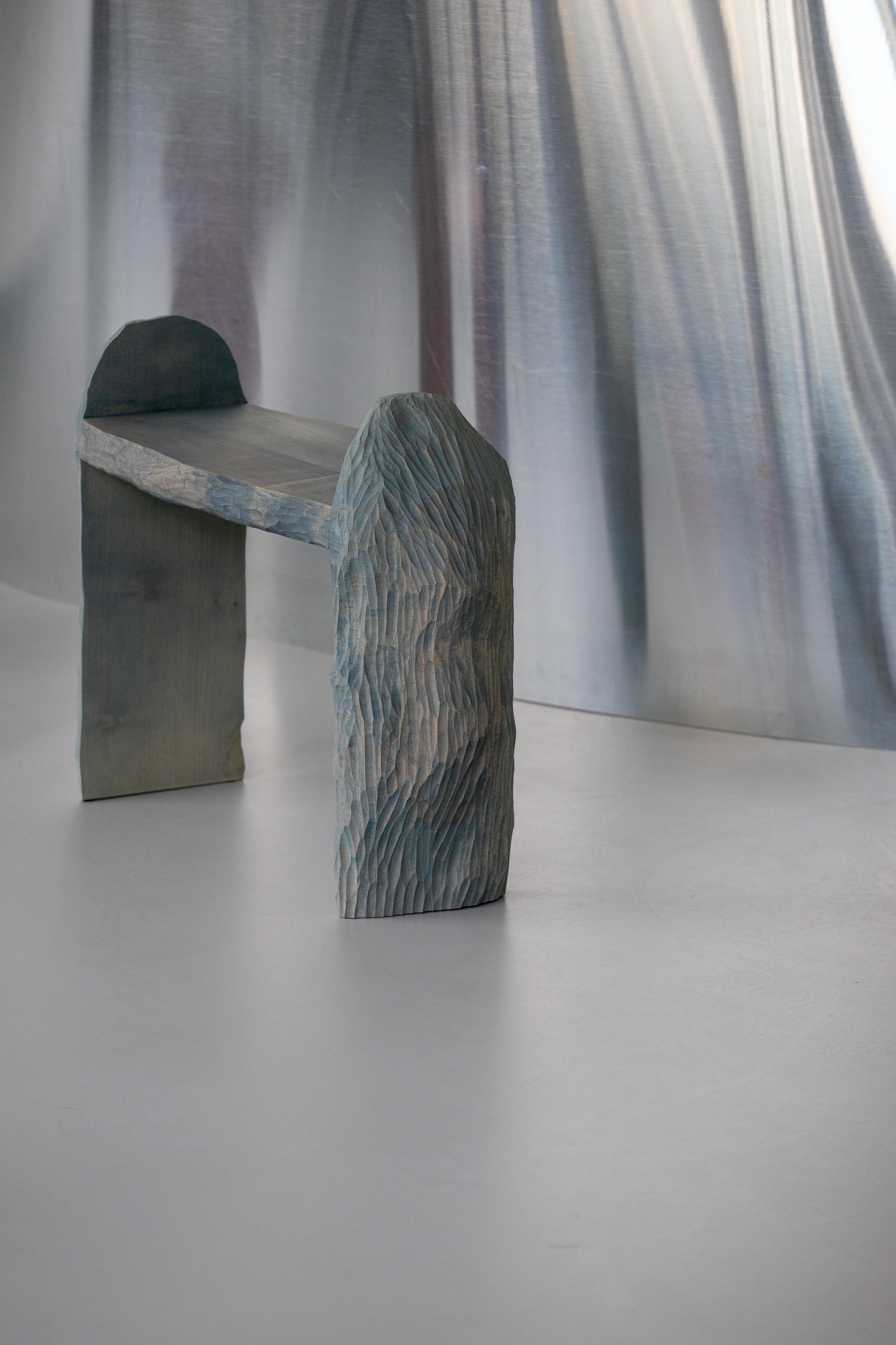XXIe siècle et contemporain Banc contemporain en bois sculpté teinté INTUITIVE ARCHAISME par Cedric Breisacher en vente