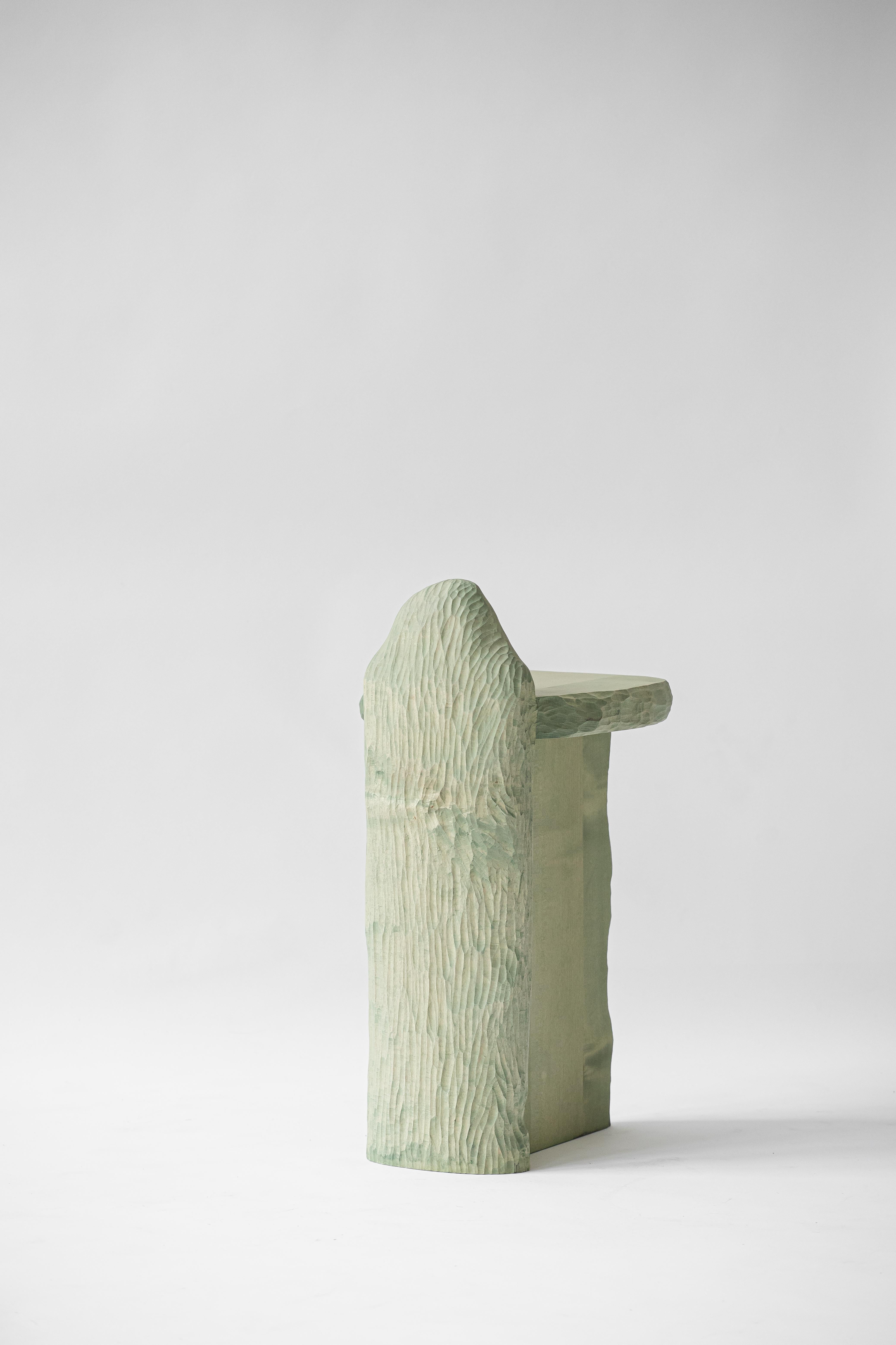 Contemporary holzskulptur gefärbt INTUITIVE ARCHAISME Hocker von Cedric Breisacher (Holz) im Angebot