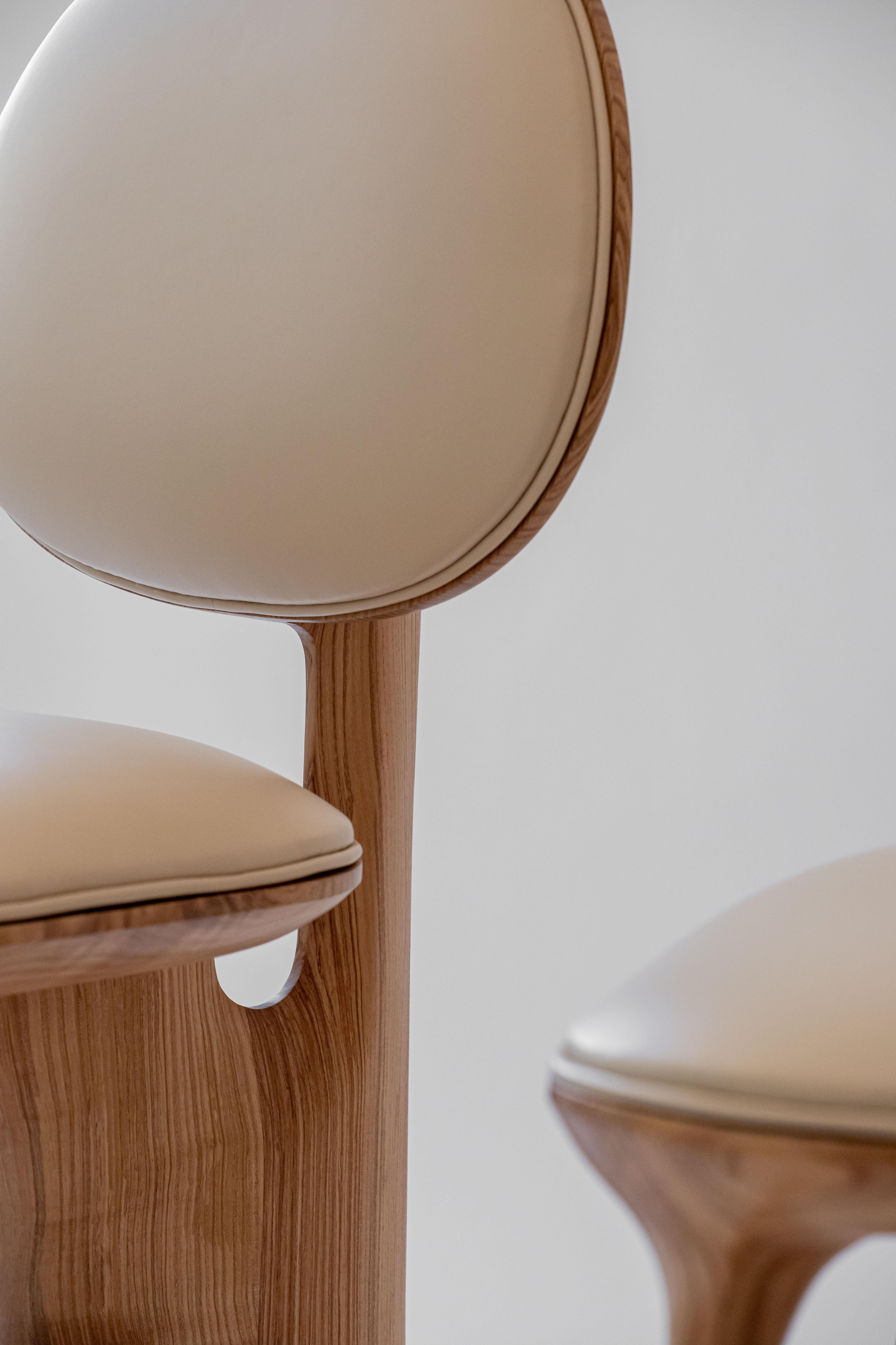 Sillón Mobula de madera esculpida contemporánea Hecho a mano en venta