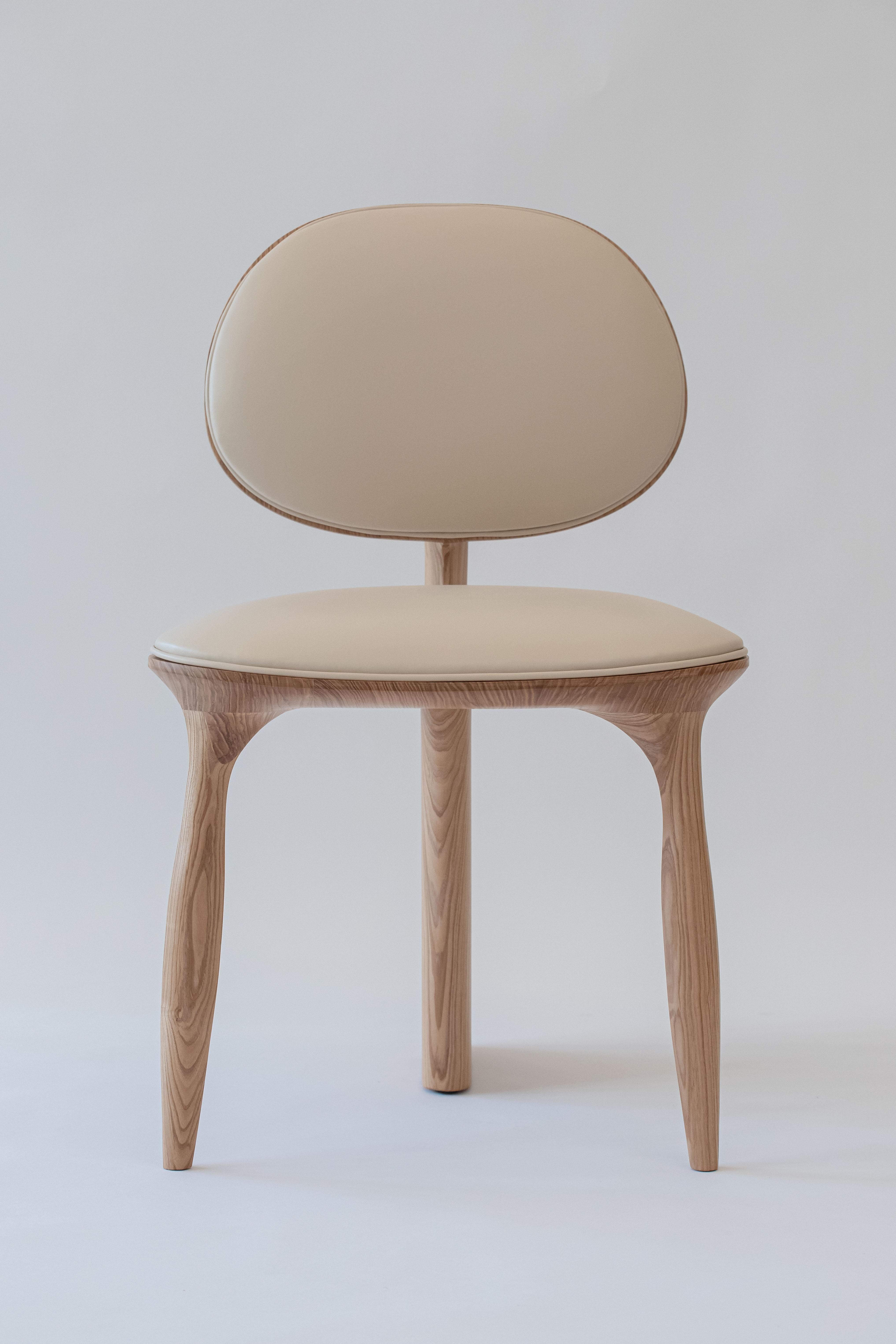 Legno Sedia Mobula contemporanea in legno scolpito in vendita