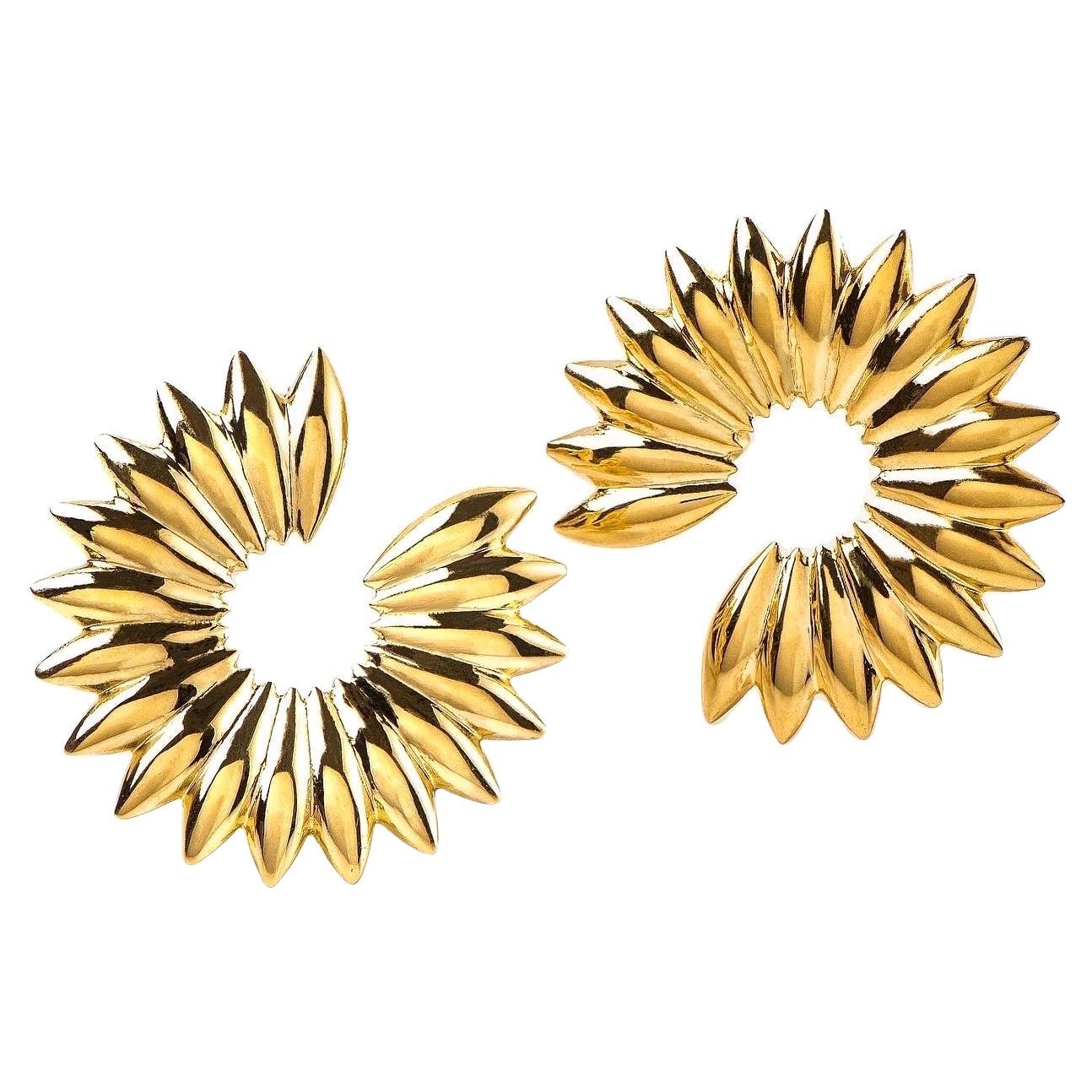 Contemporary Sculptural 18K Yellow Gold Grain Hoop Earrings, Spike Clip on Hoops For Sale