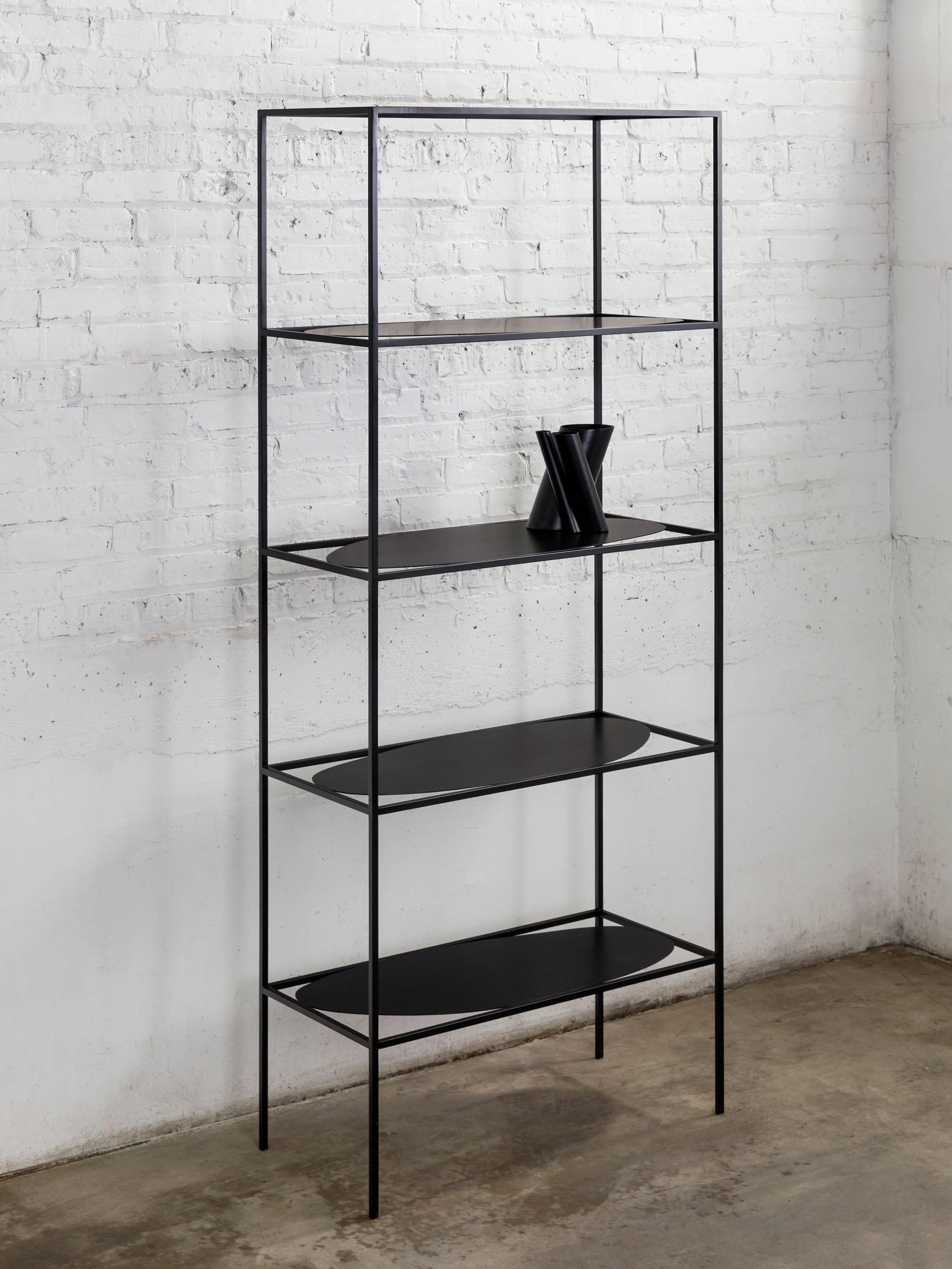 Contemporary Sculptural Black Steel Etagere Bücherregal Storage Shelf Pair, USA im Angebot 4