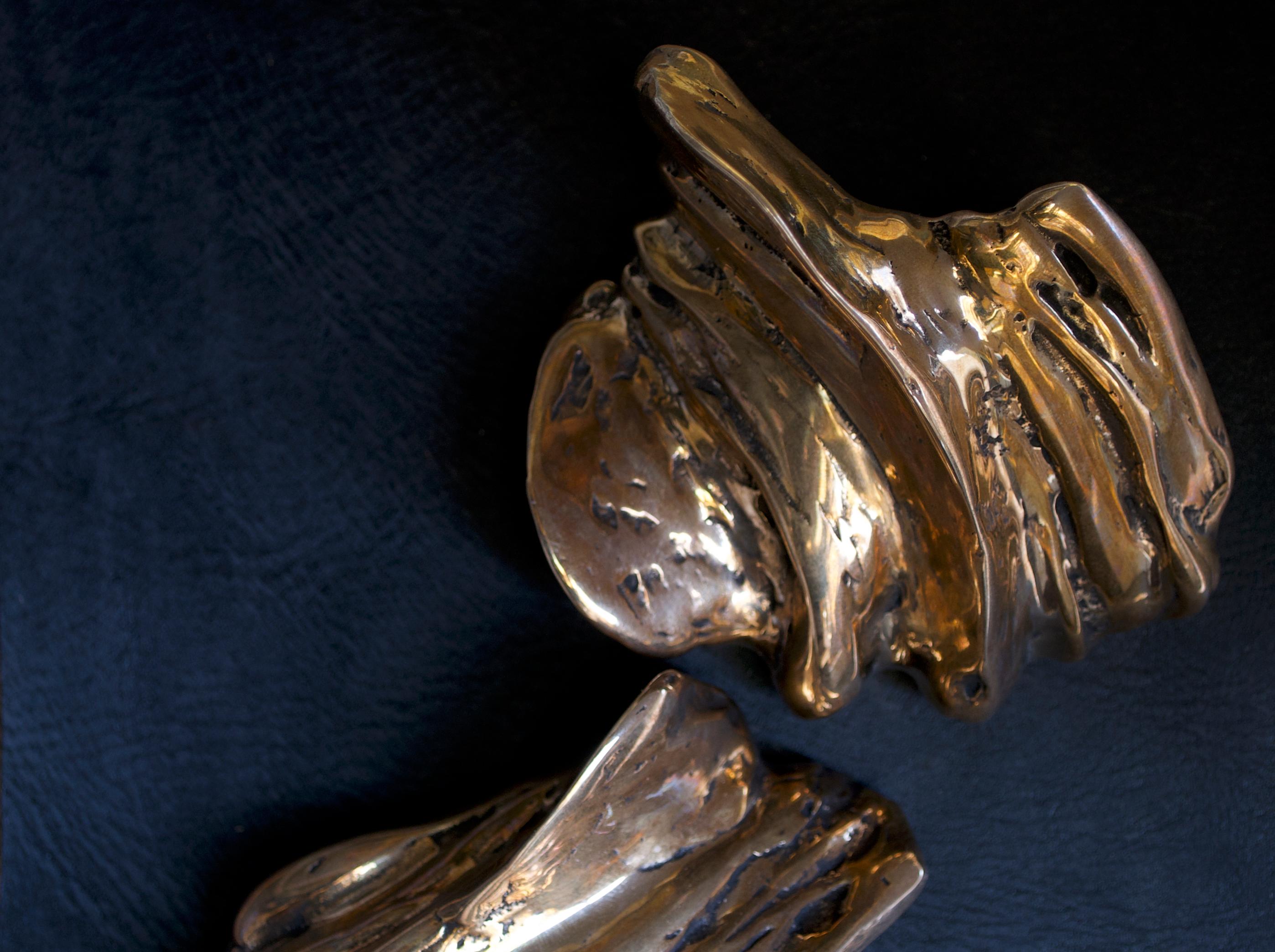 Contemporary Sculptural Bronze Handle - Calix - Cast in French Sand Molds (Italienisch) im Angebot