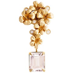 Broche Escultural Contemporáneo de Oro Amarillo con Morganita Rosa y Diamantes