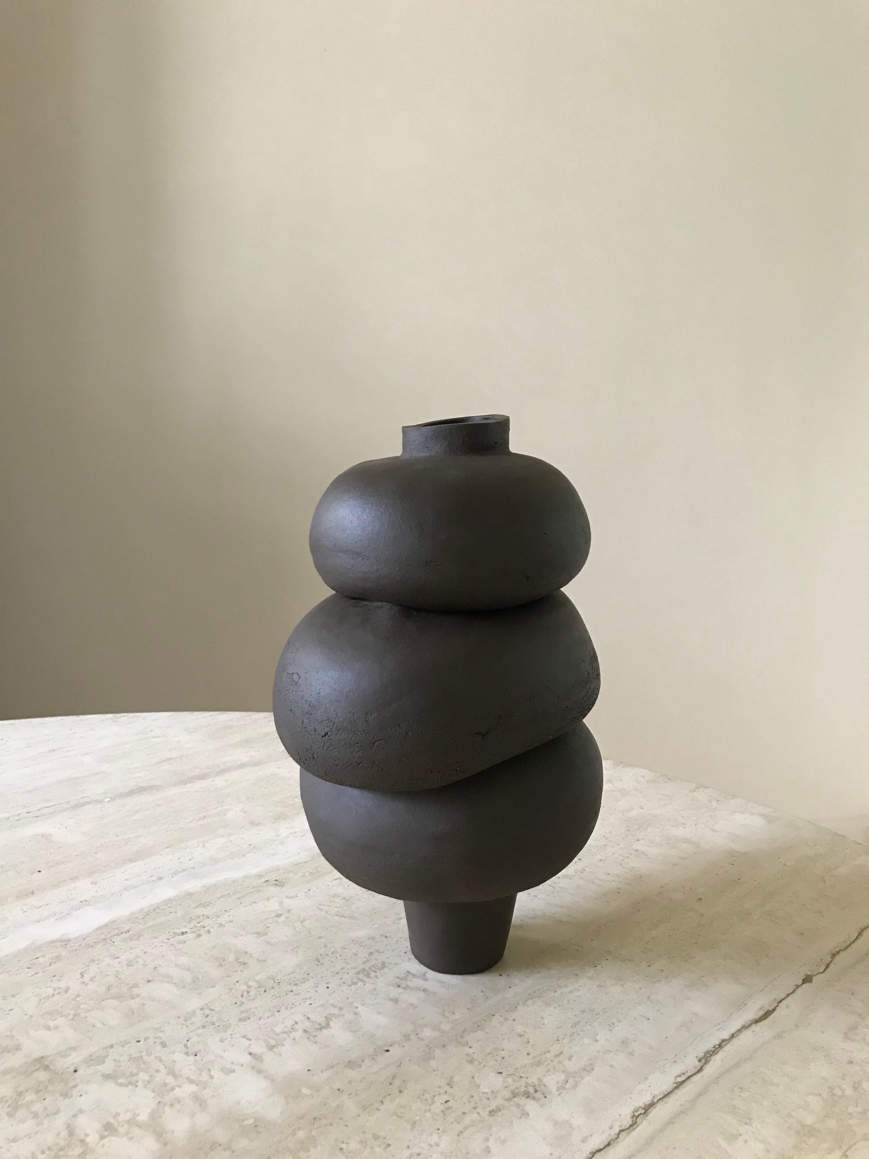 Contemporary Sculptural Ceramic Art Modder Brave Little Sis von Françoise Jeffrey (Moderne) im Angebot