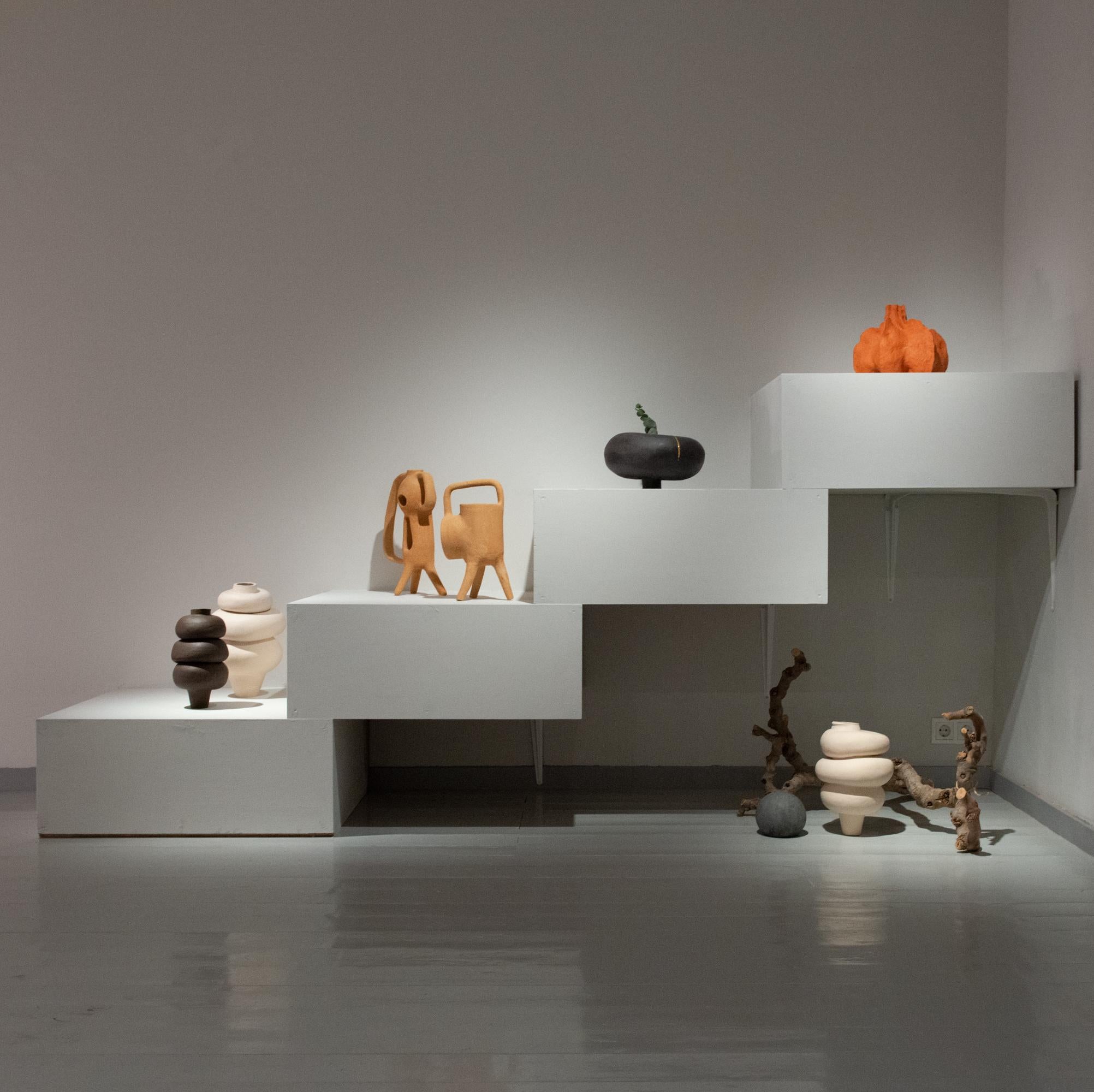 Art sculptural contemporain en céramique Modder Doing Her Thing par Françoise Jeffrey en vente 2