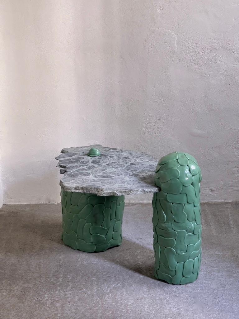 Sculptural Coffee Table Made from Recycled Plastic and Marble. Contemporary work In New Condition For Sale In København K, 84