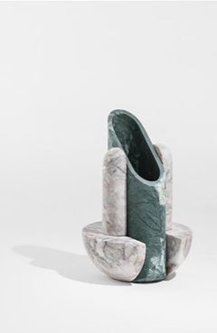 Zeitgenössische skulpturale geometrische Marmorvase Simultaneo:: italienische Herstellung