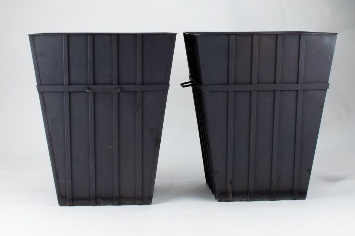 XXIe siècle et contemporain Jardinière sculpturale contemporaine en métal Jardinère par AM Contemporary, 21e siècle en vente