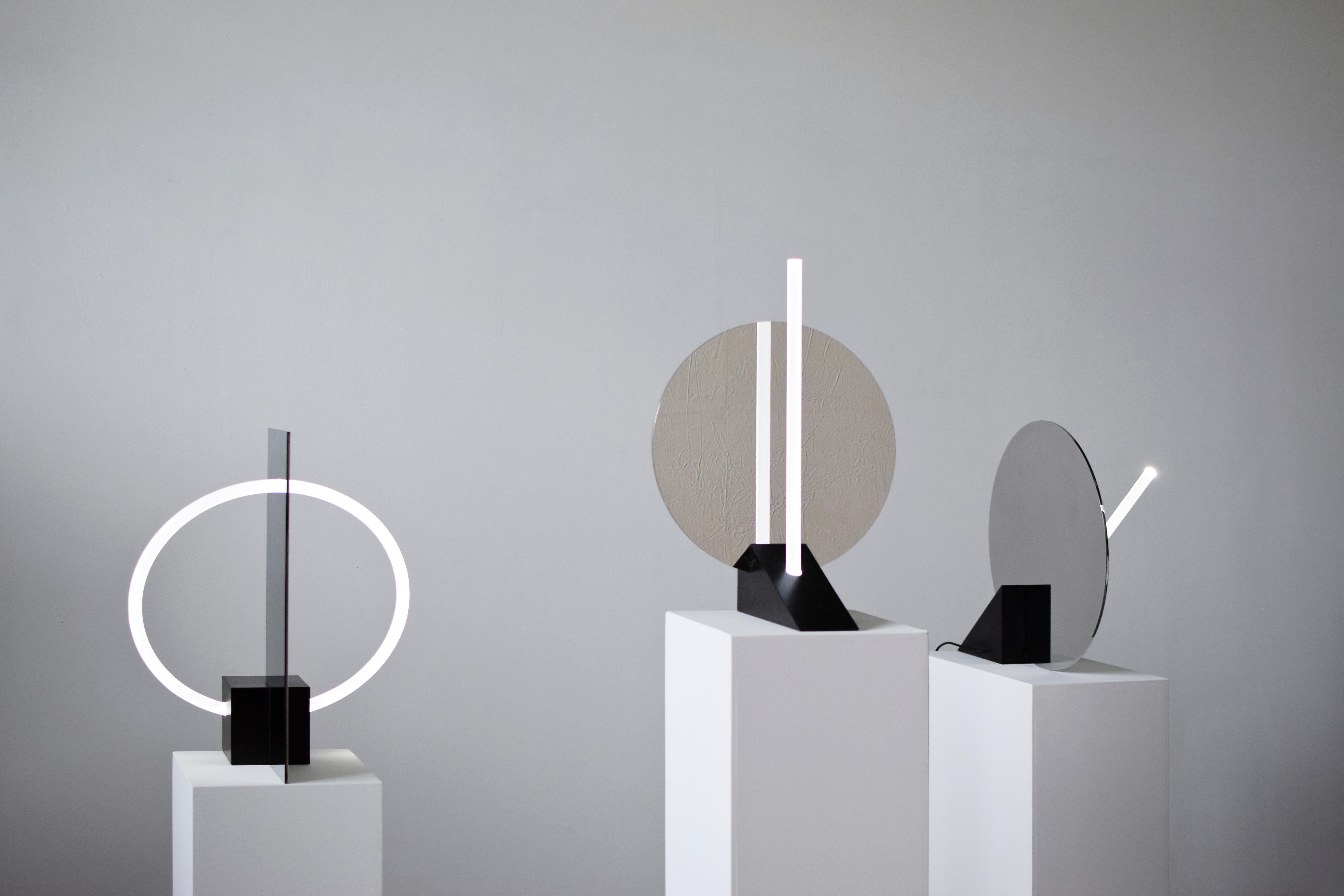 XXIe siècle et contemporain Lampe sculpturale contemporaine et miroir « Elusive 01 » en vente