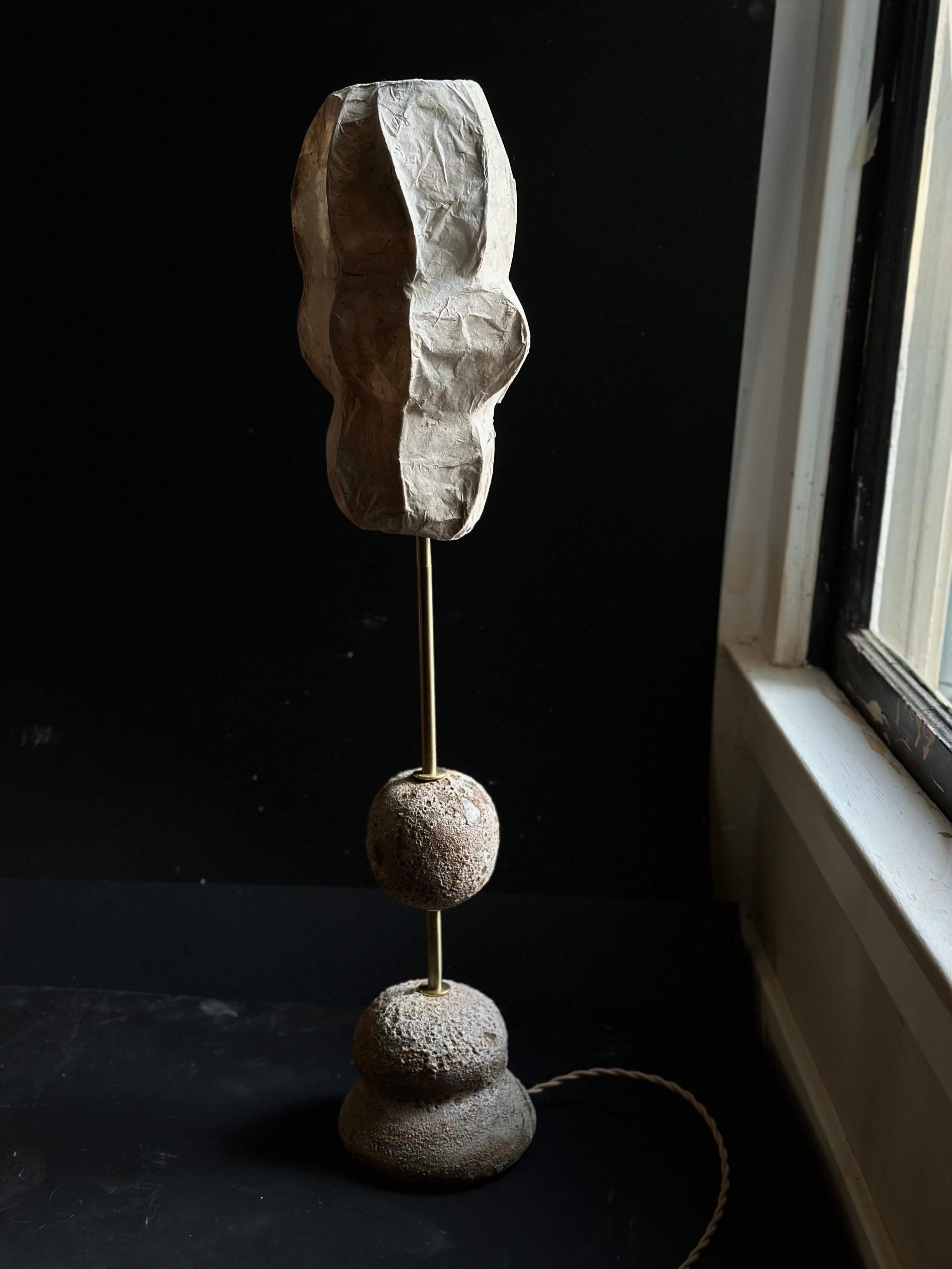 Lámpara Escultórica Contemporánea con Forma Orgánica para un Ambiente Acogedor Hecho a mano en venta