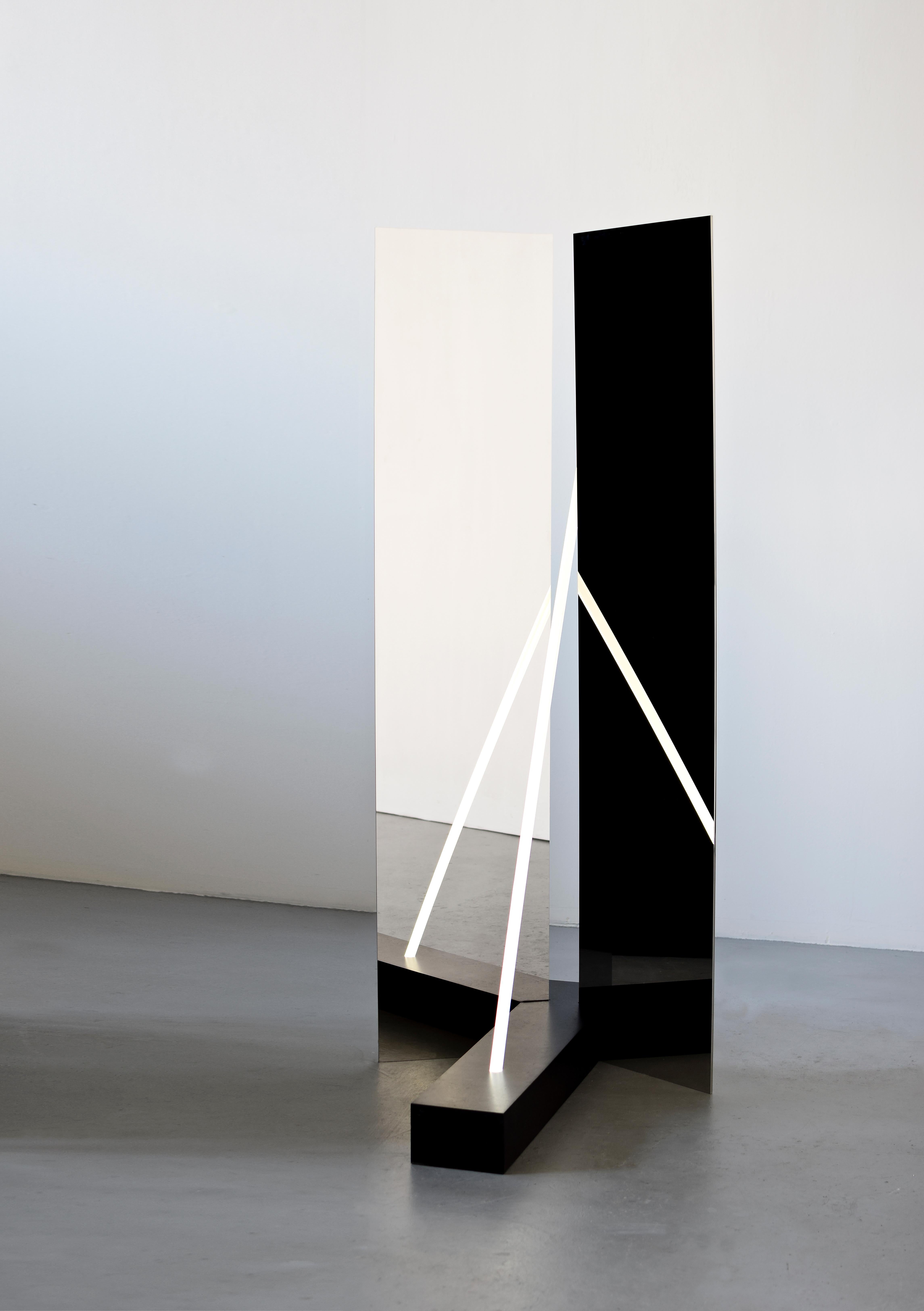 Contemporary Sculptural Mirror 'Elusive 04' 1