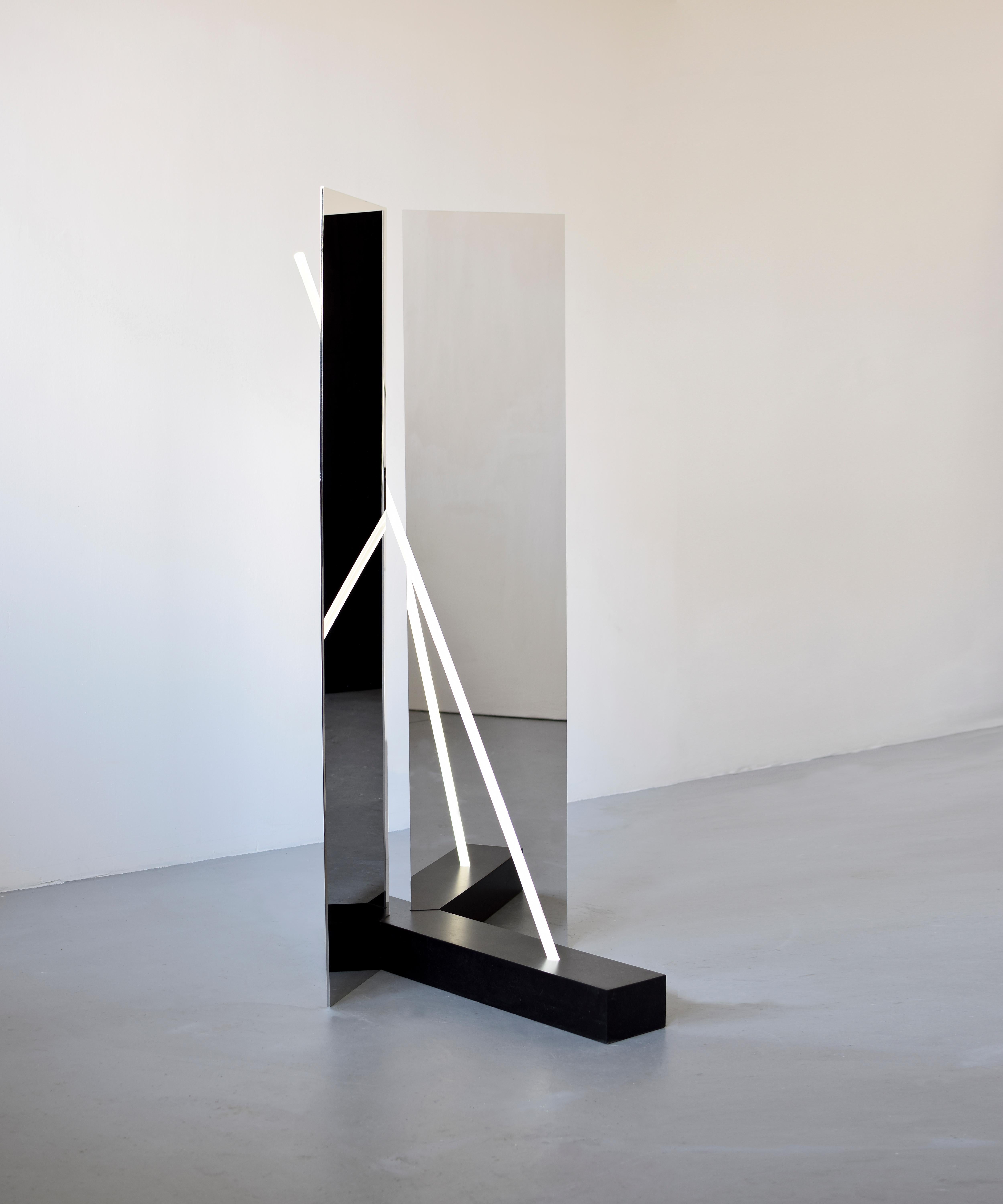 Contemporary Sculptural Mirror 'Elusive 04' 3