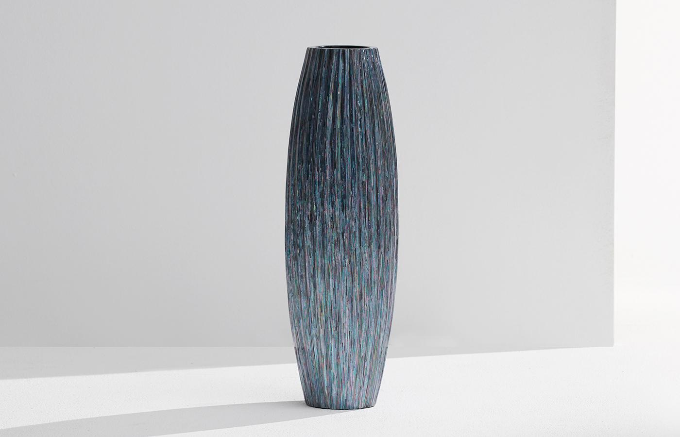 Dekorative handgefertigte Vase mit Perlmutt-Intarsien.