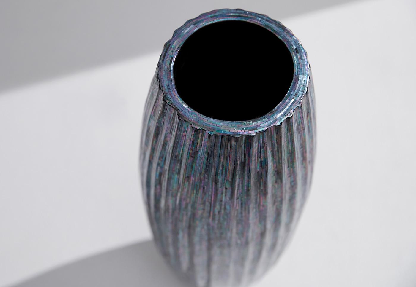 Zeitgenössisches skulpturales Objekt mit schwarzem Perlmutt_Objekt Vase 12 (Lackiert) im Angebot