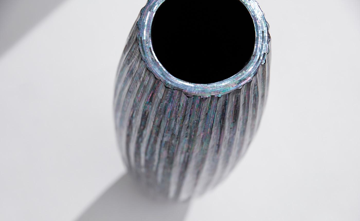 Zeitgenössisches skulpturales Objekt mit schwarzem Perlmutt_Objekt Vase 12 (21. Jahrhundert und zeitgenössisch) im Angebot