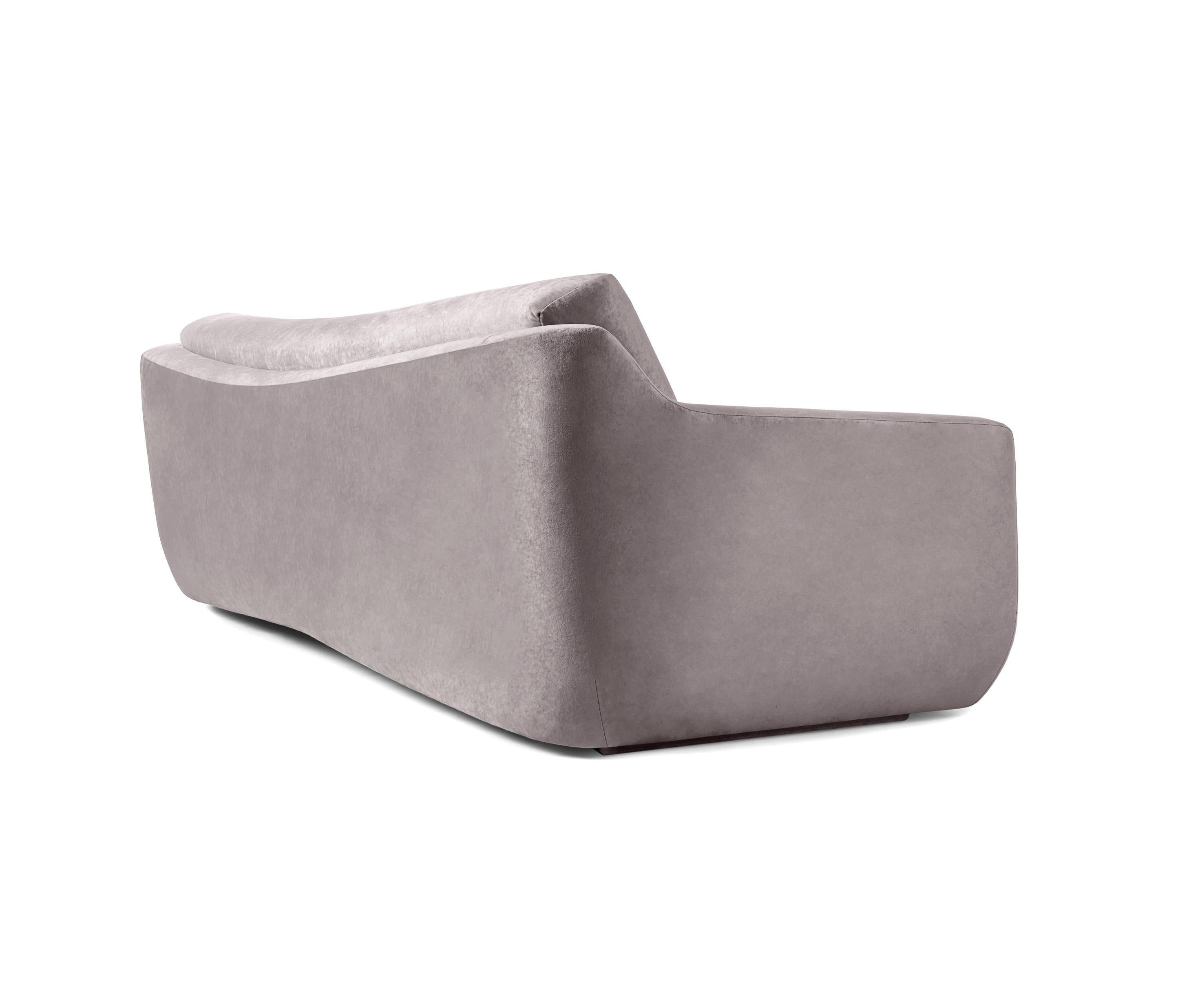 Contemporary Sculptural Sofa mit diskreter Naht im Zustand „Neu“ im Angebot in NEW YORK, NY