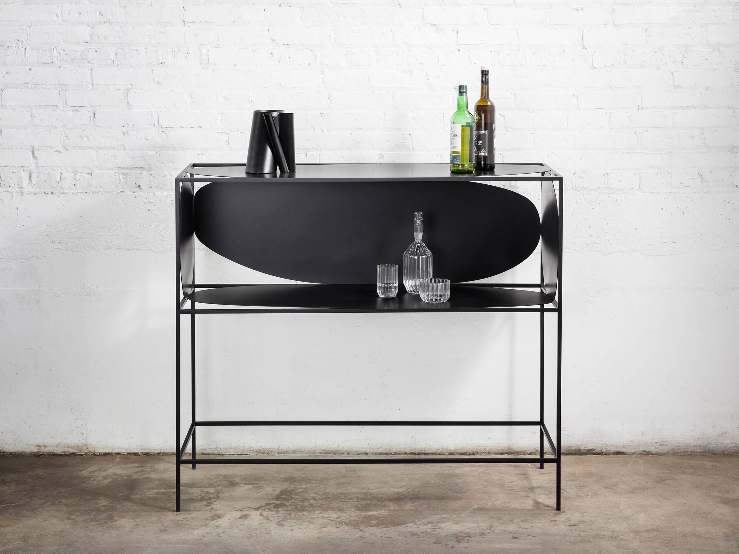 Contemporáneo Escultural Acero Negro Credenza Buffet Bar Handcrafted USA Estadounidense en venta