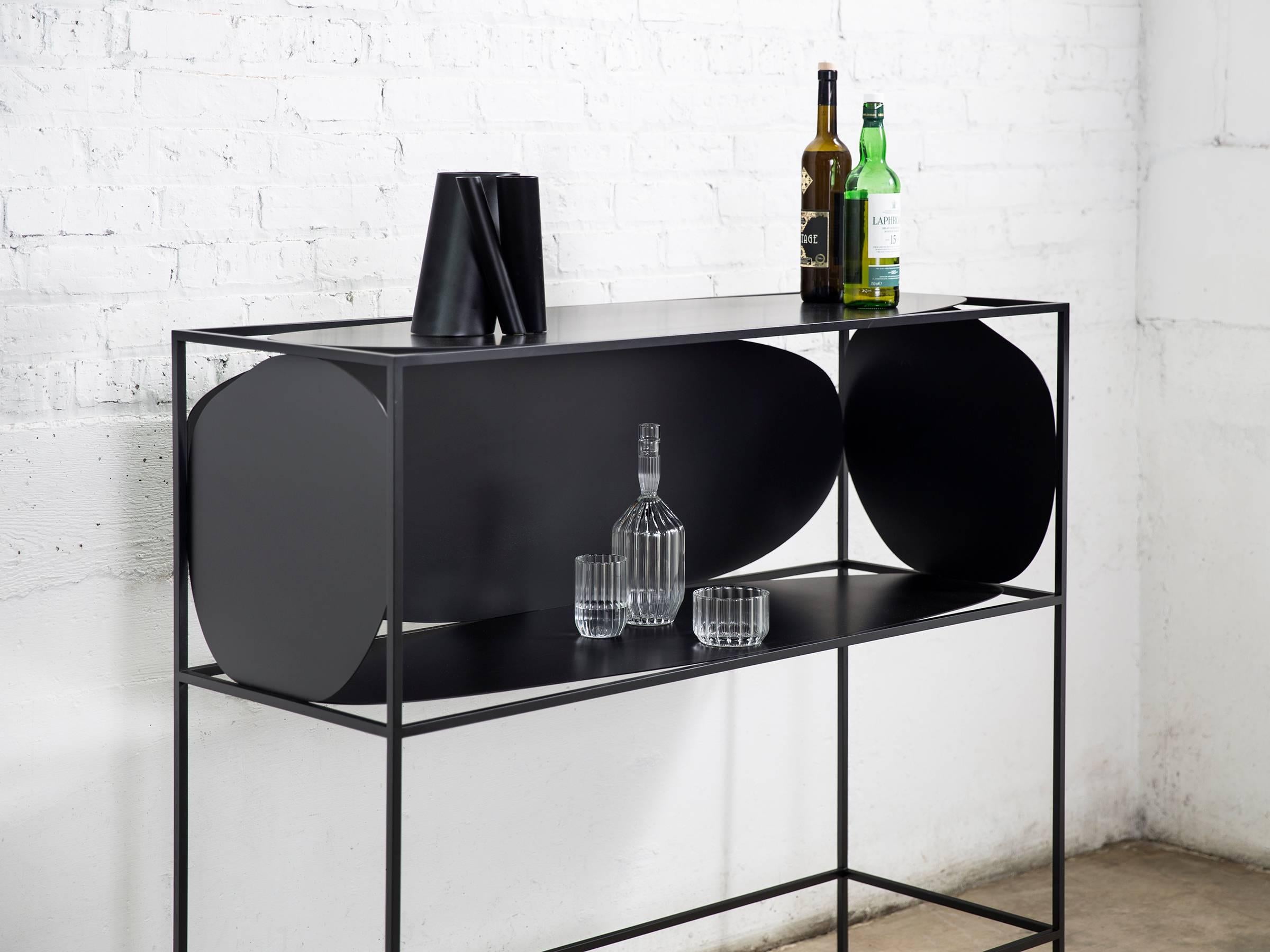 Contemporáneo Escultural Acero Negro Credenza Buffet Bar Handcrafted USA Pintado a mano en venta