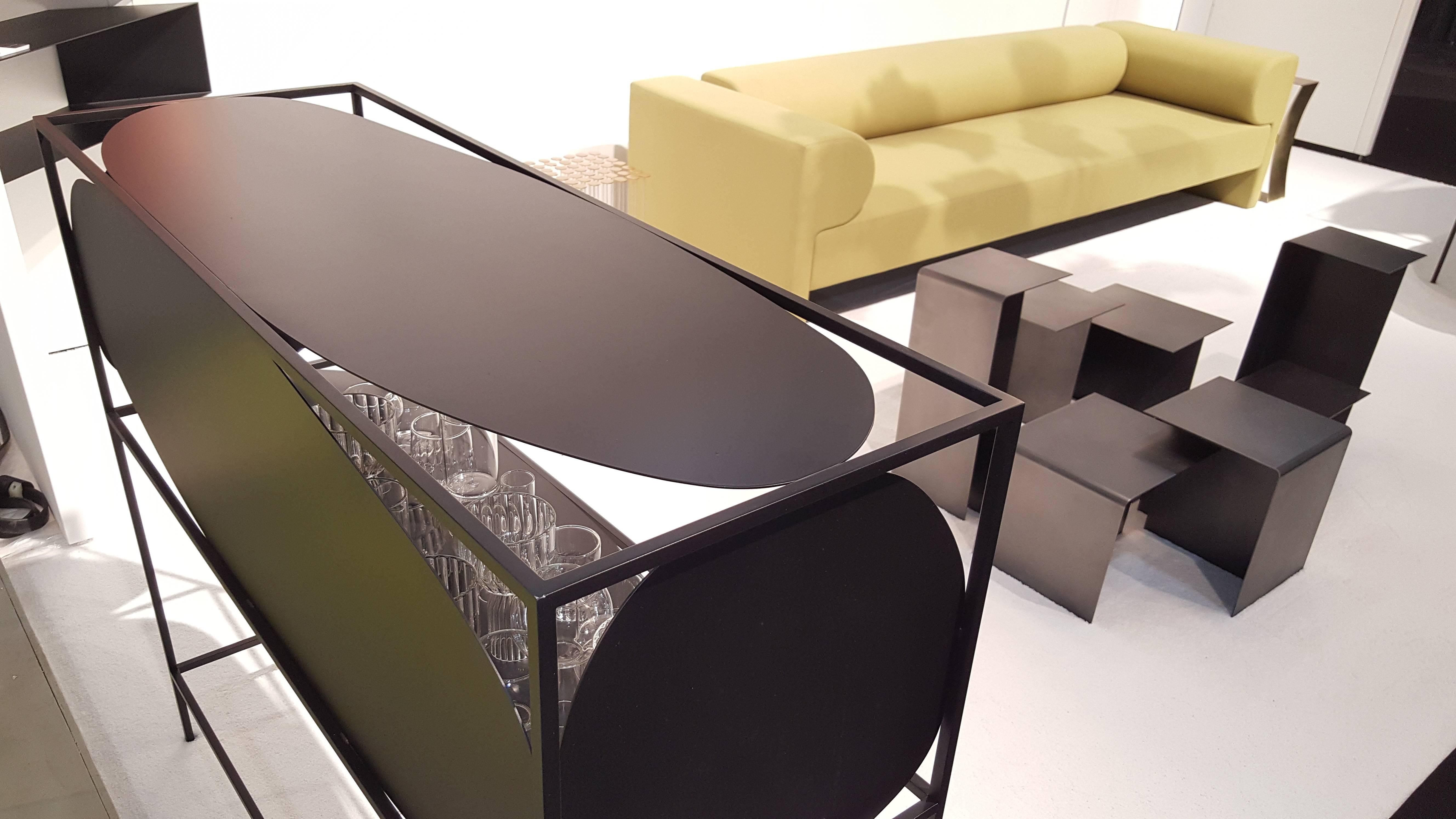 Moderne Crédence contemporaine sculpturale en acier noir Buffet Bar Handcraft USA en vente