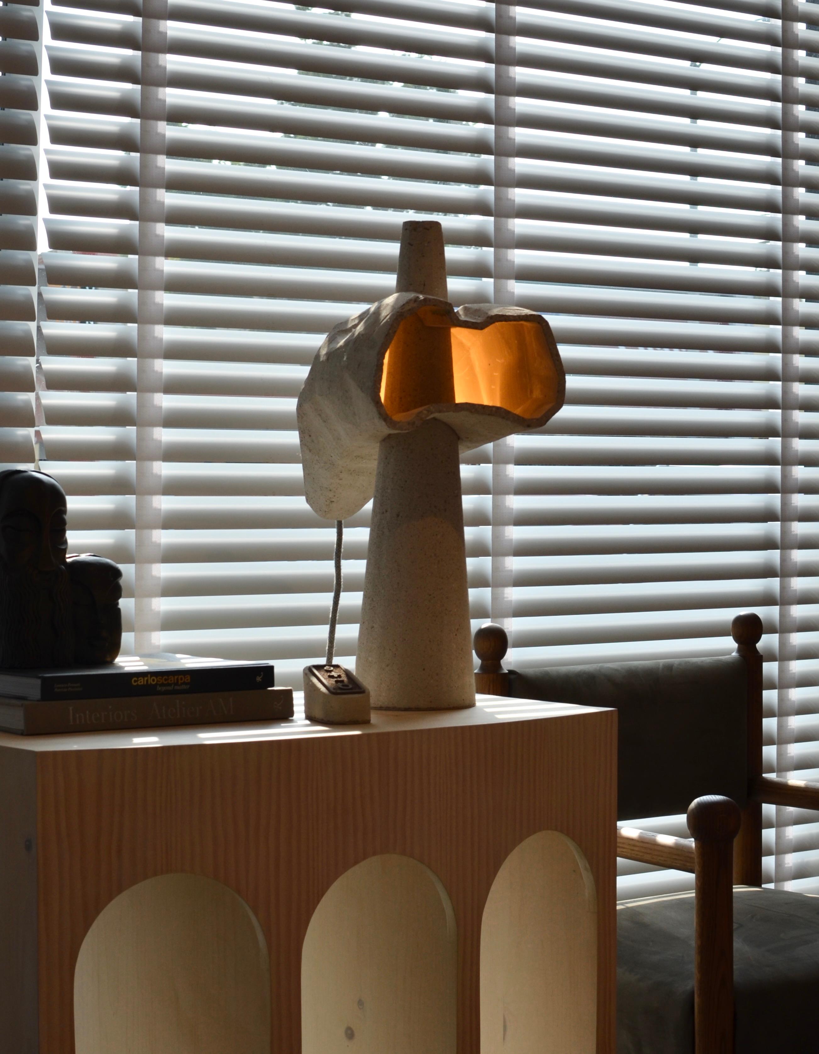 Français Lampe contemporaine sculpturale en béton durable par A James Haywood en vente