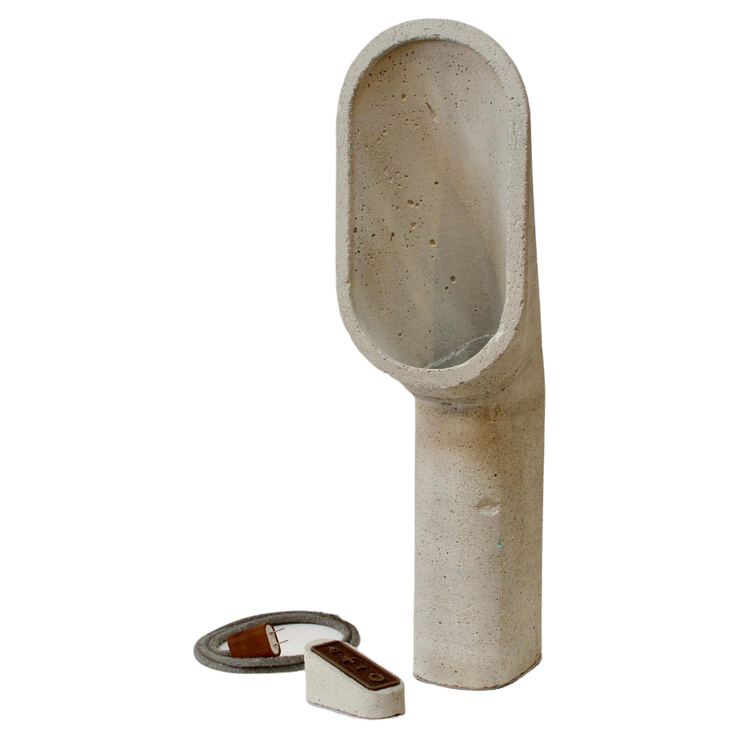 Lampe contemporaine sculpturale en béton durable par A James Haywood