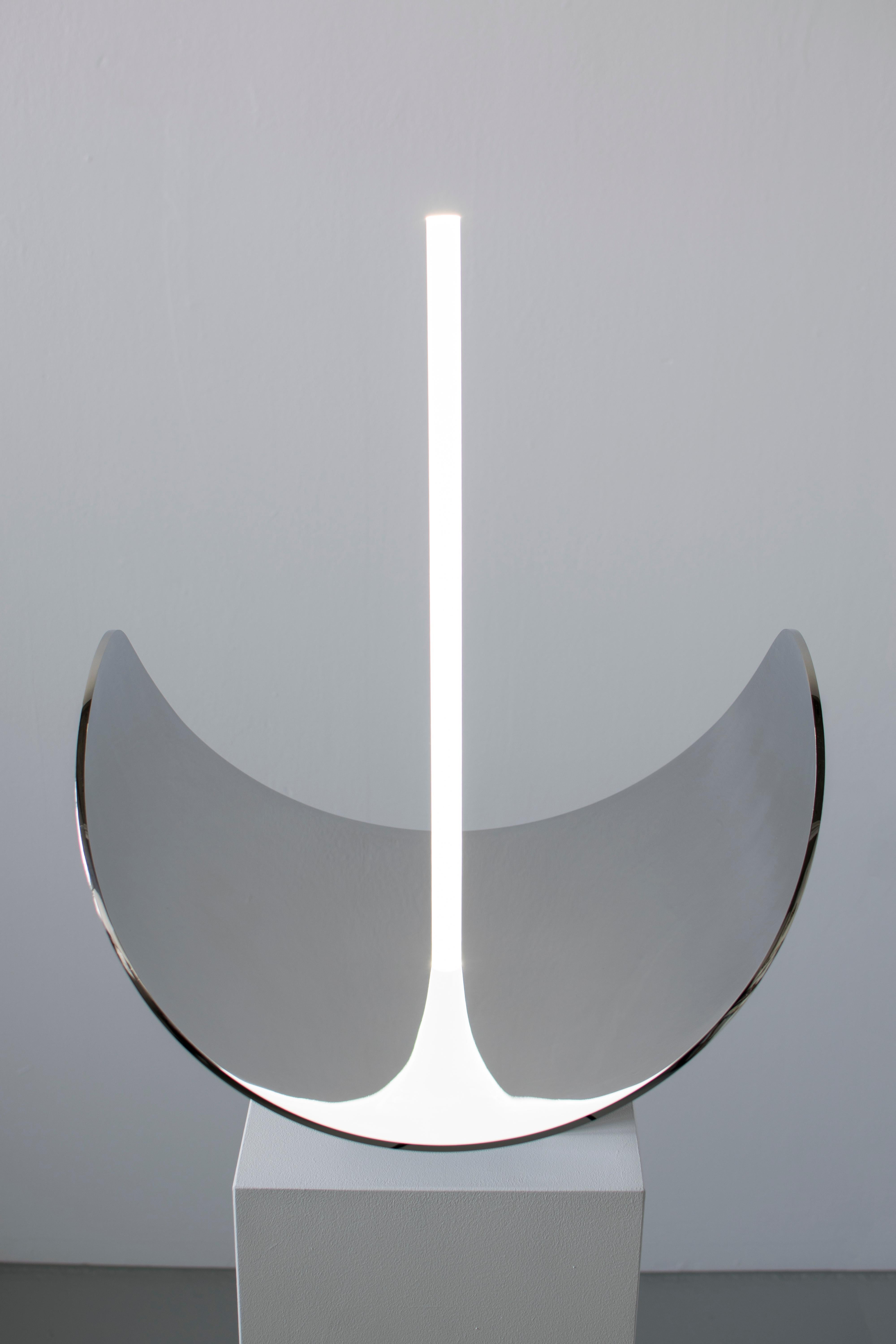 Elusive 09
A beautiful piece exploring the line between visible and invisible: half mirror, half floor lamp, half sculpture.
By Maximilian Michaelis.

Blue stone, polished stainless steel, acrylic glass, Led
Measure: 60 x 50 x 50 cm.