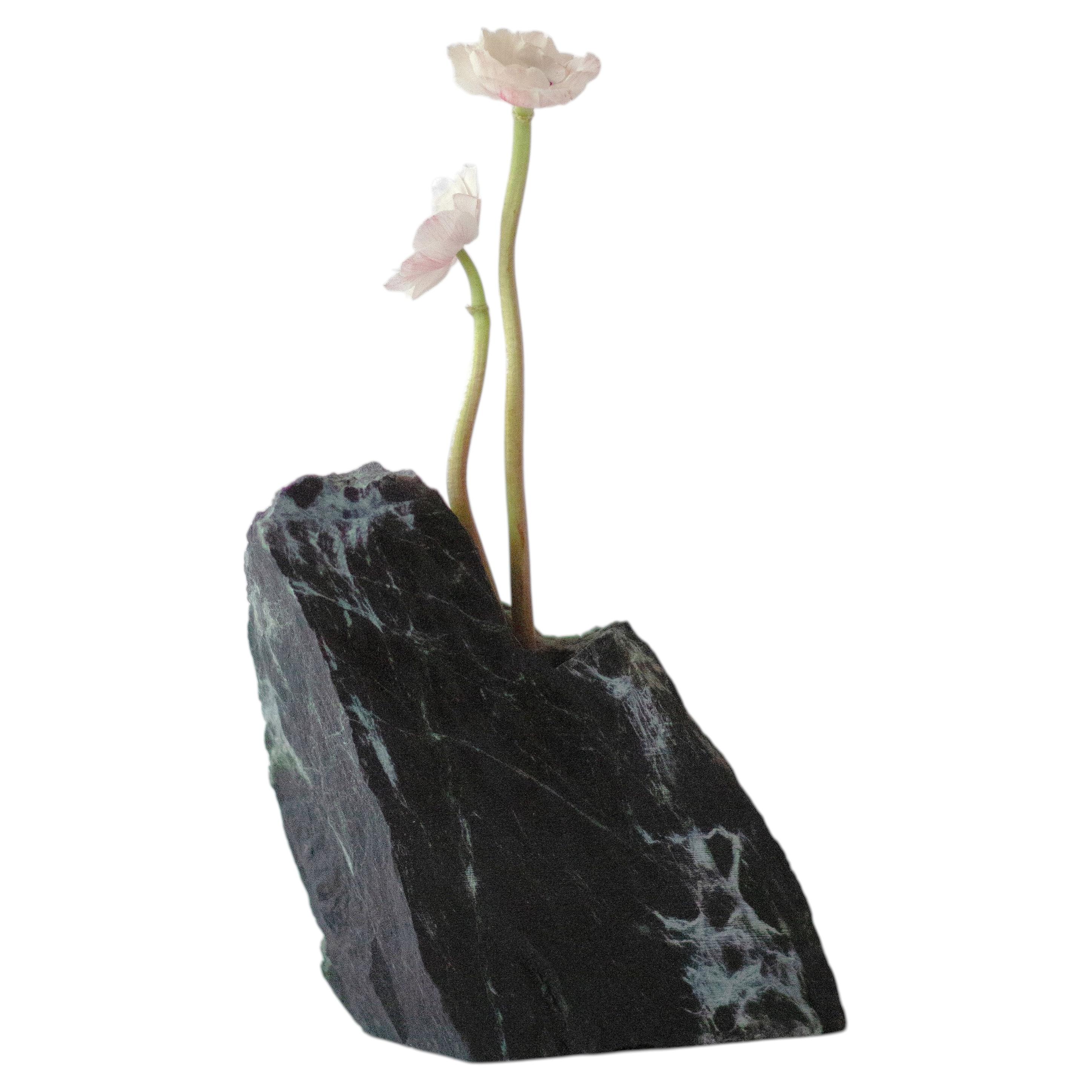 Contemporary Sculptural Verde Alpi Marble Vase Riquiqui Montaigne No. 1 in vendita