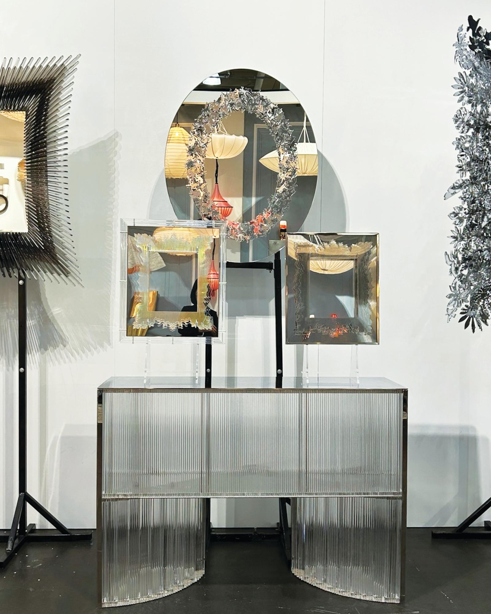 Miroir mural sculptural contemporain 'Choice' Objet d'art réfléchissant Fabriqué à la main en vente 3